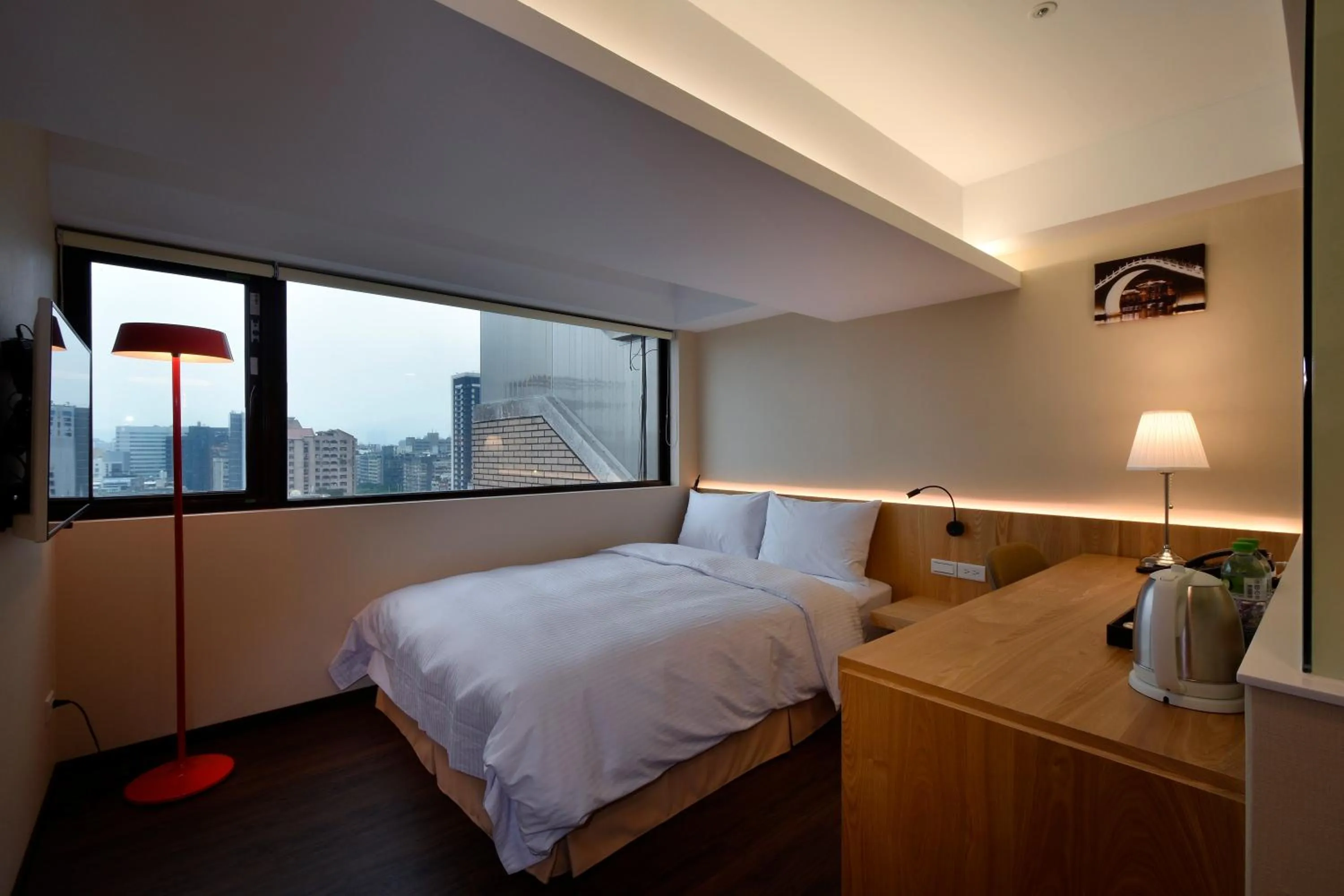 Photo of the whole room, Bed in Eastin Taipei Hotel