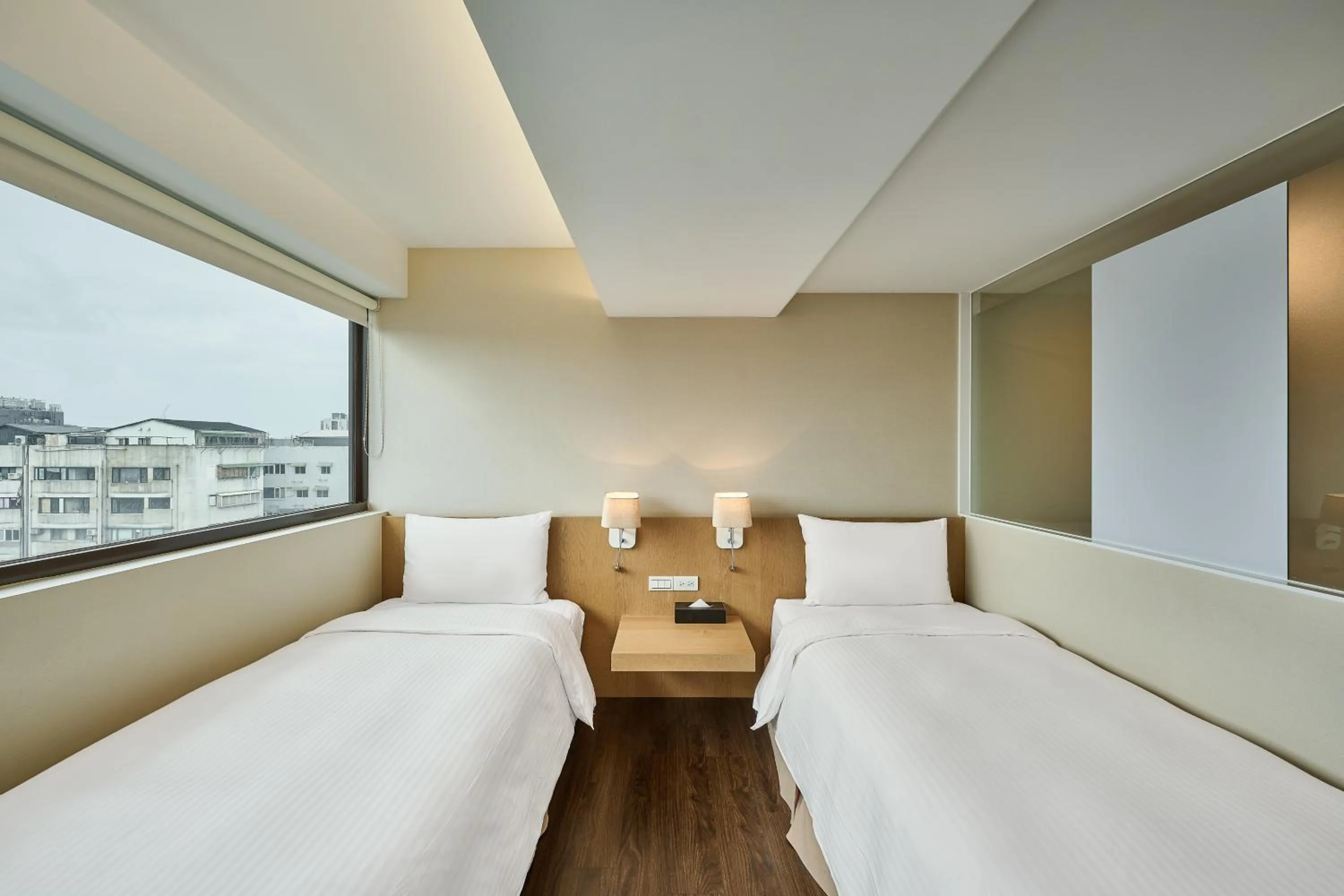Photo of the whole room, Bed in Eastin Taipei Hotel