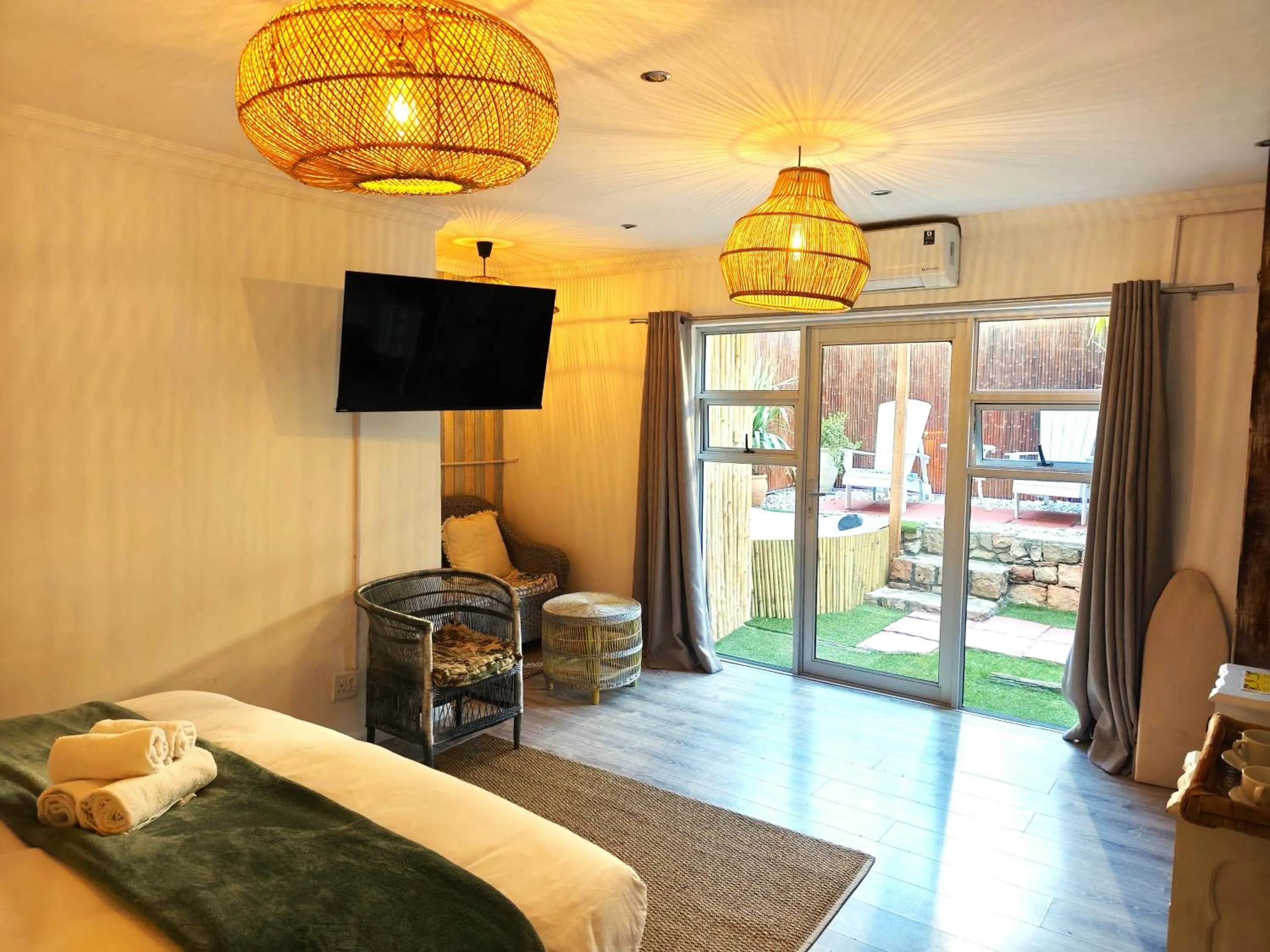 Bedroom, Bed in African Groove Camps Bay