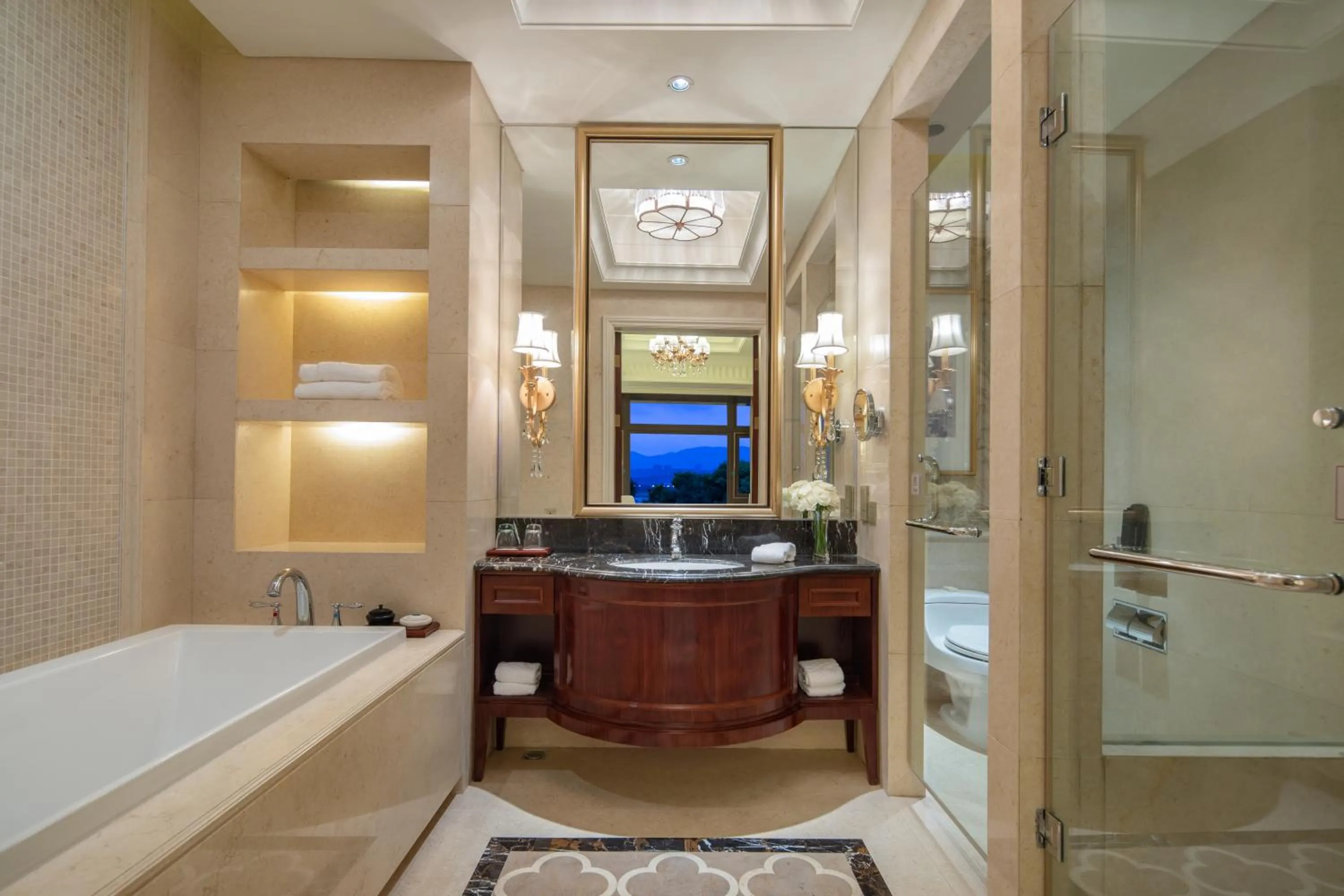 Shower in Carp Islet Resort Fuzhou