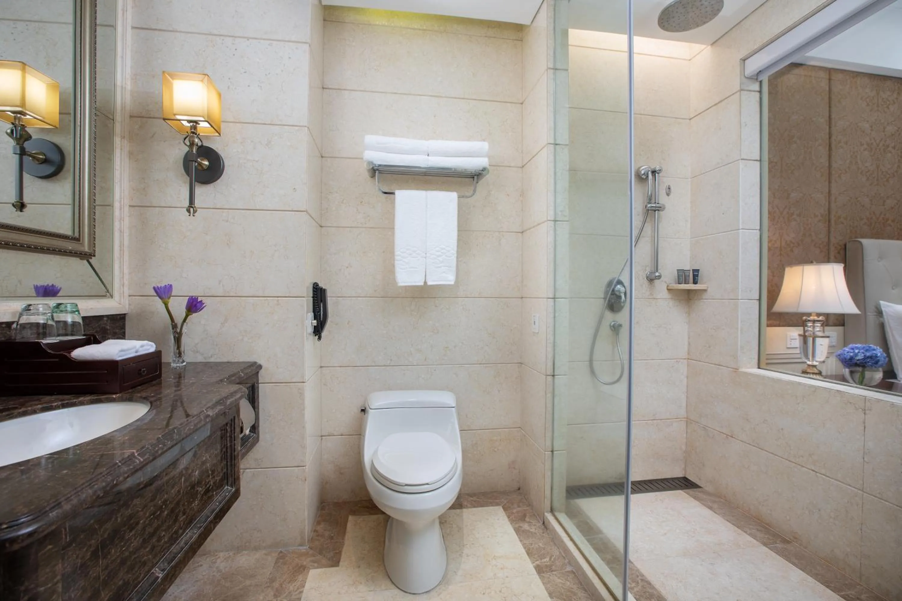 Shower in Carp Islet Resort Fuzhou