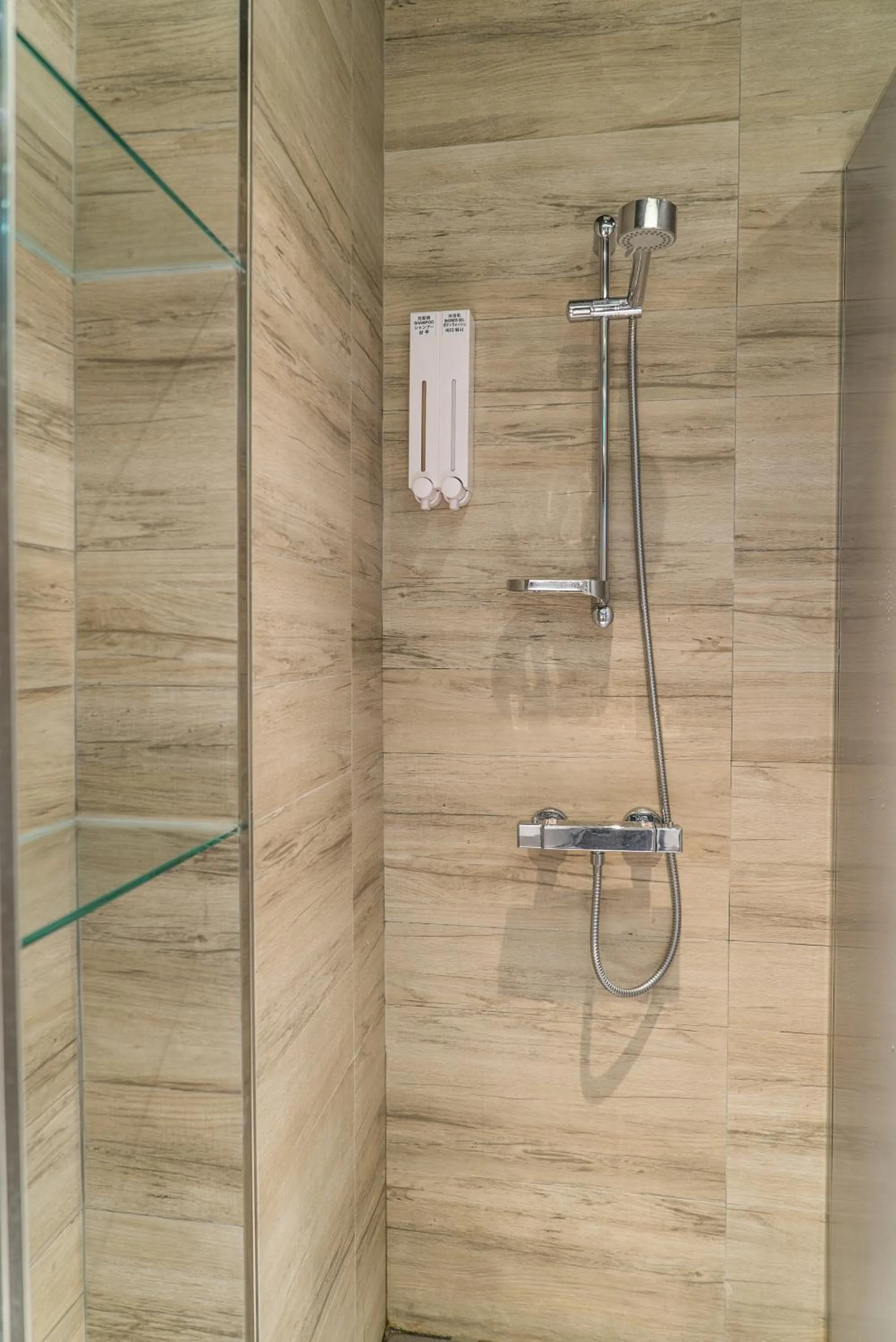 Shower in Taipei Discover Hostel