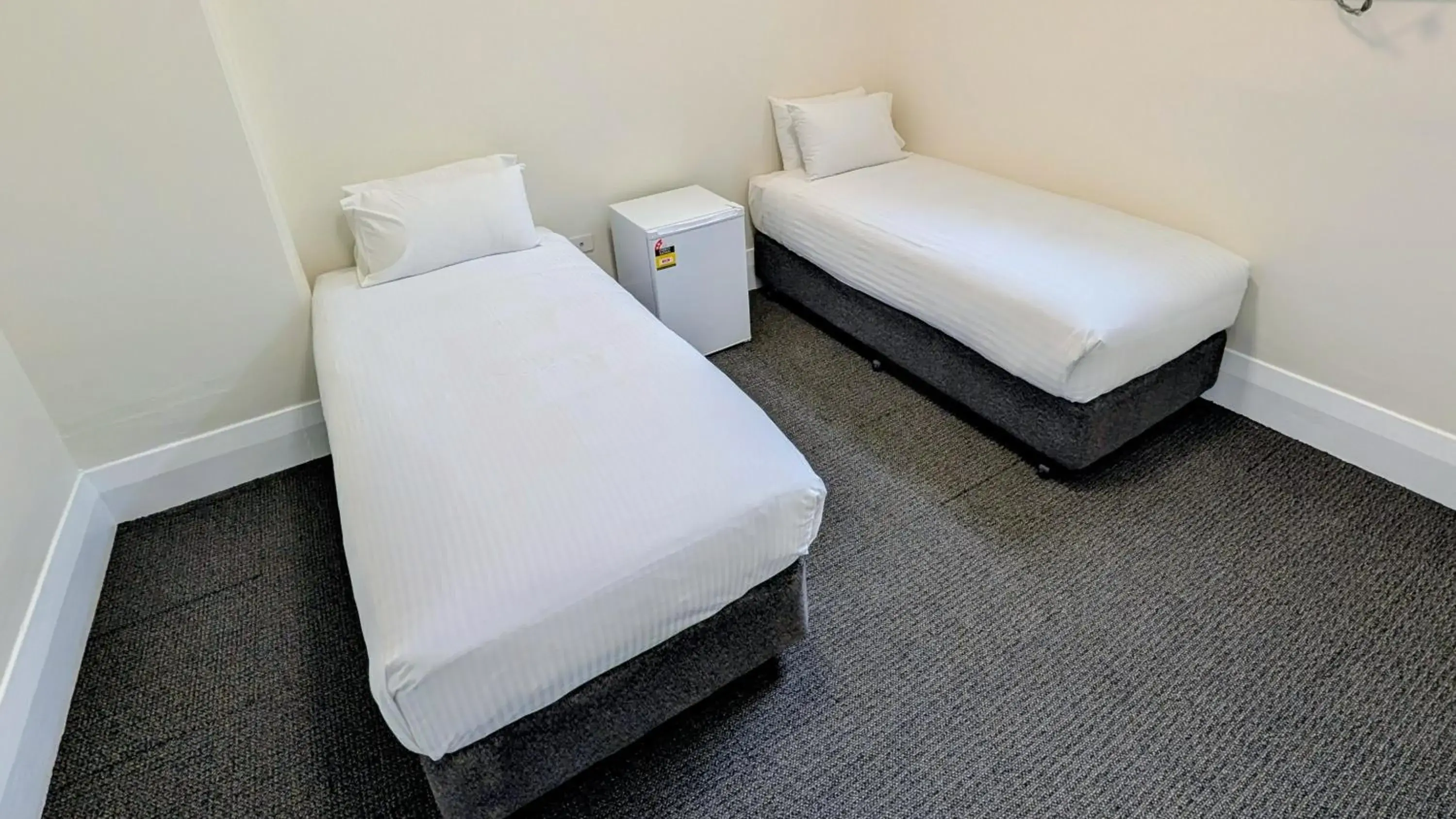 Twin Room in Ambassadors Hotel Twin Room in Ambassadors Hotel