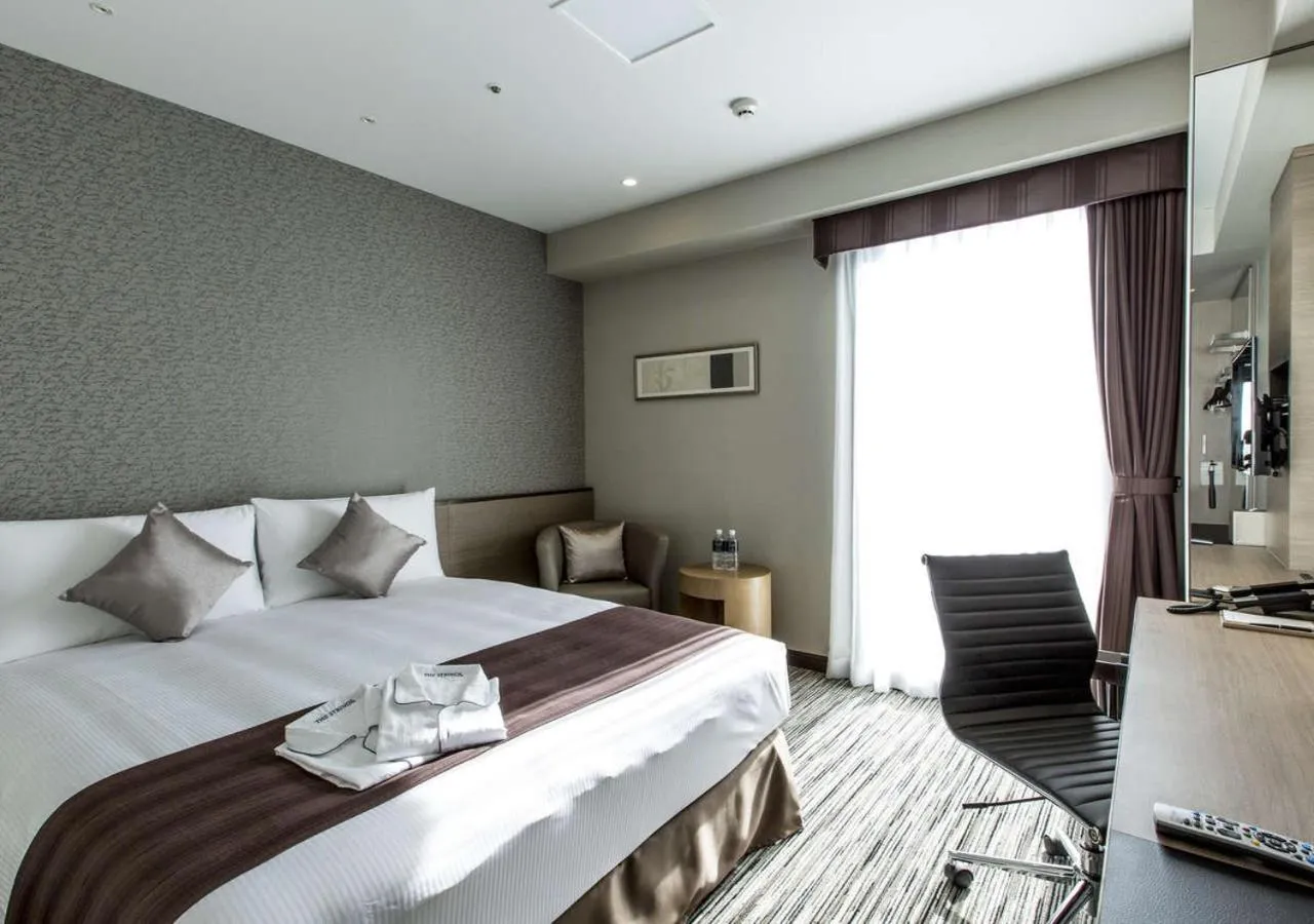 Photo of the whole room, Bed in The Strings Hotel Nagoya