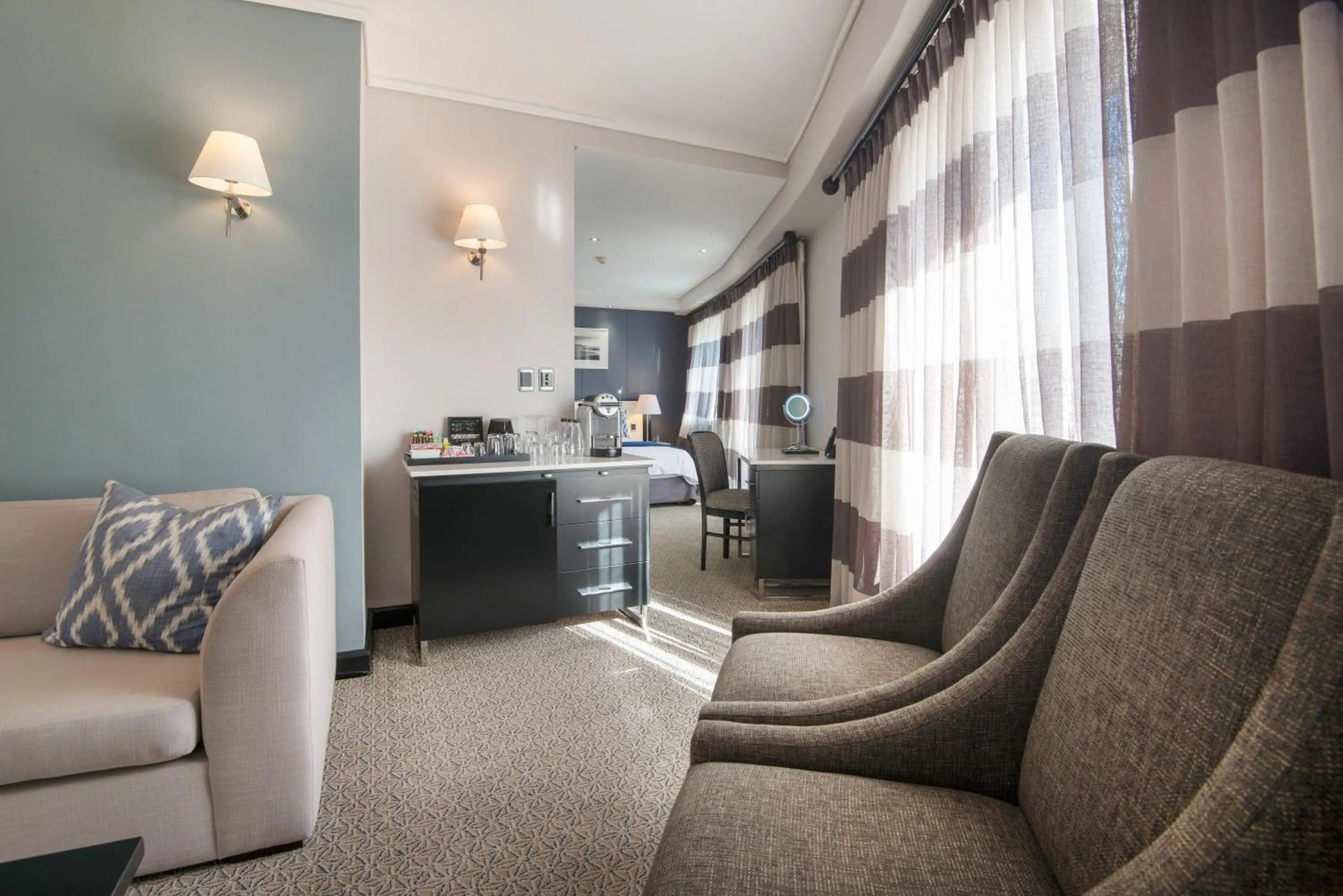 Photo of the whole room in The Commodore Hotel