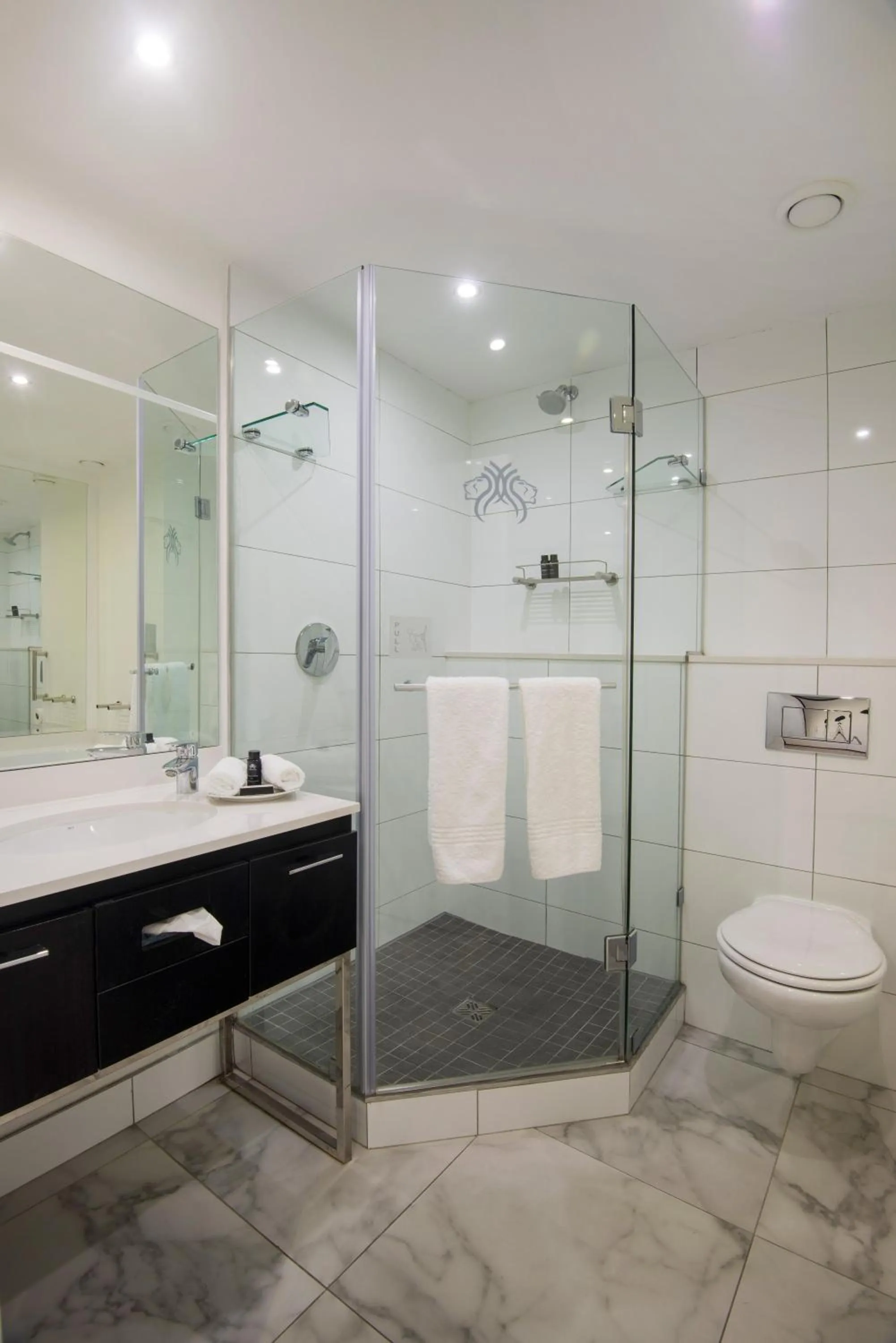 Bathroom in The Commodore Hotel