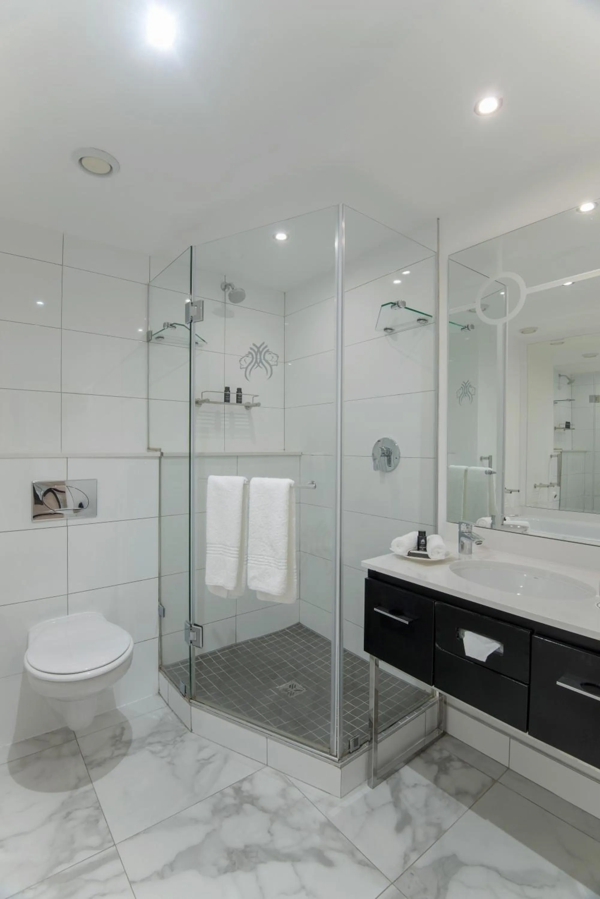 Bathroom in The Commodore Hotel