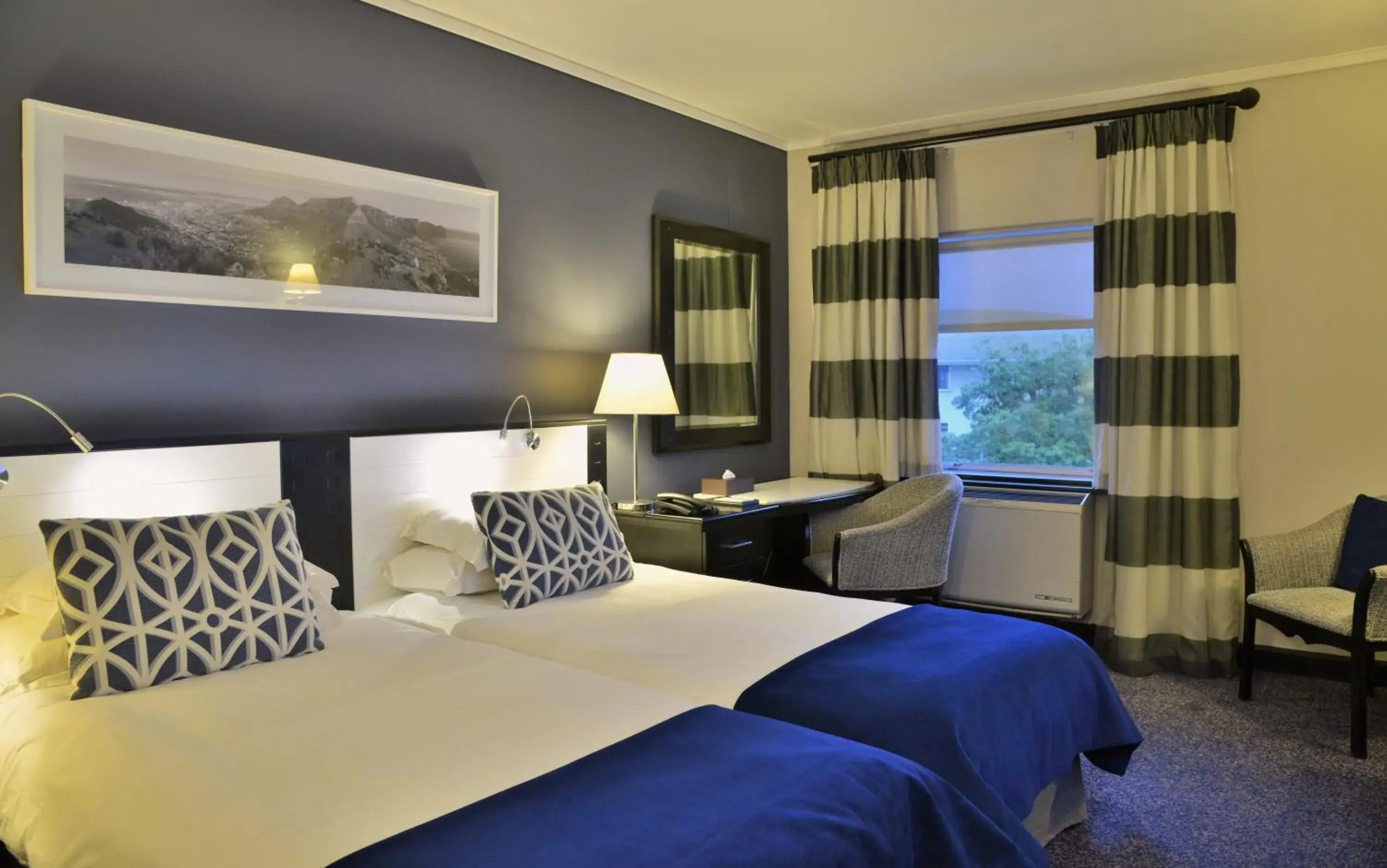 Deluxe Twin Room - single occupancy in The Commodore Hotel Deluxe Twin Room - single occupancy in The Commodore Hotel