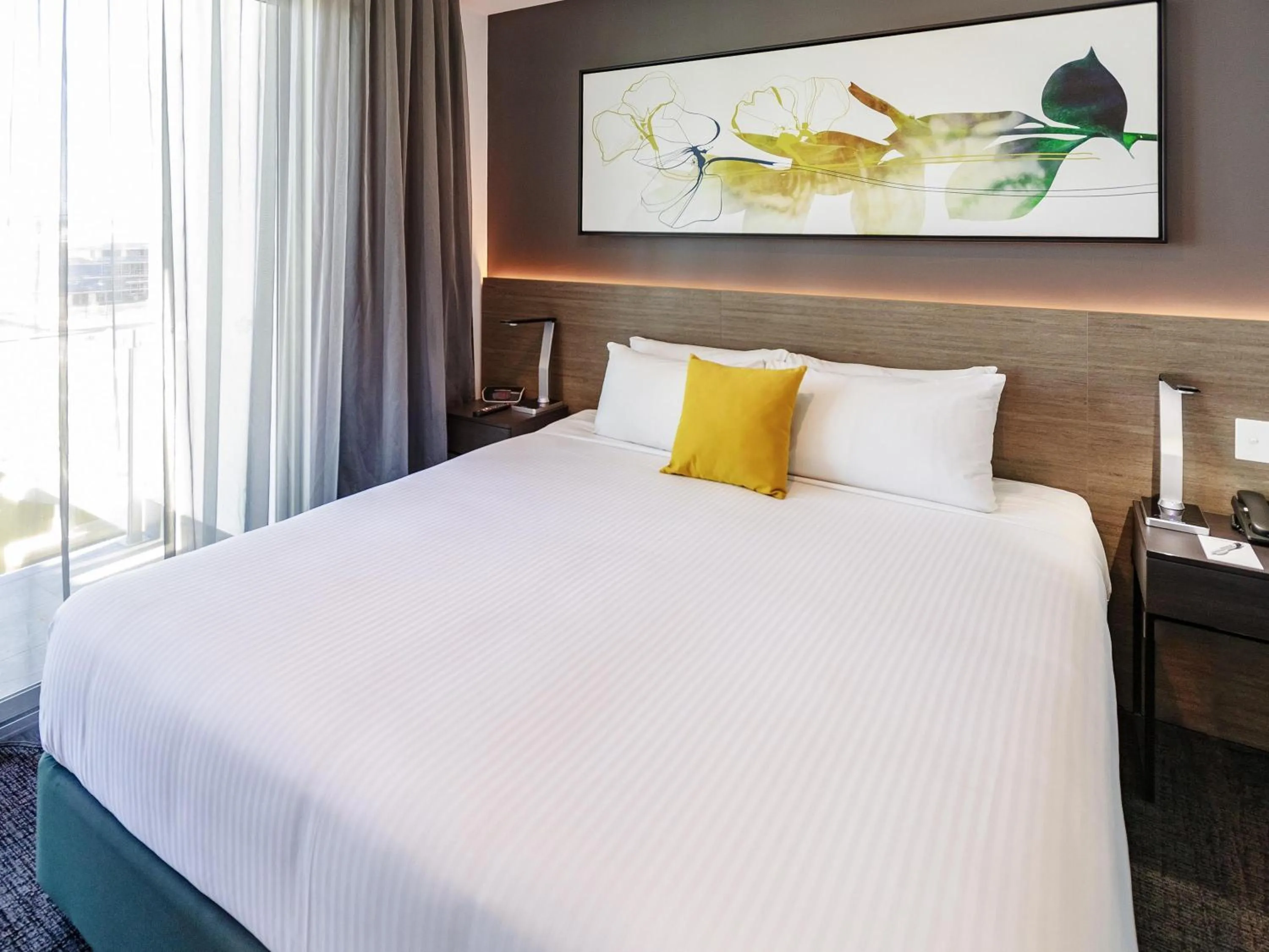 Bedroom, Bed in Mercure Sunshine Coast Kawana Waters