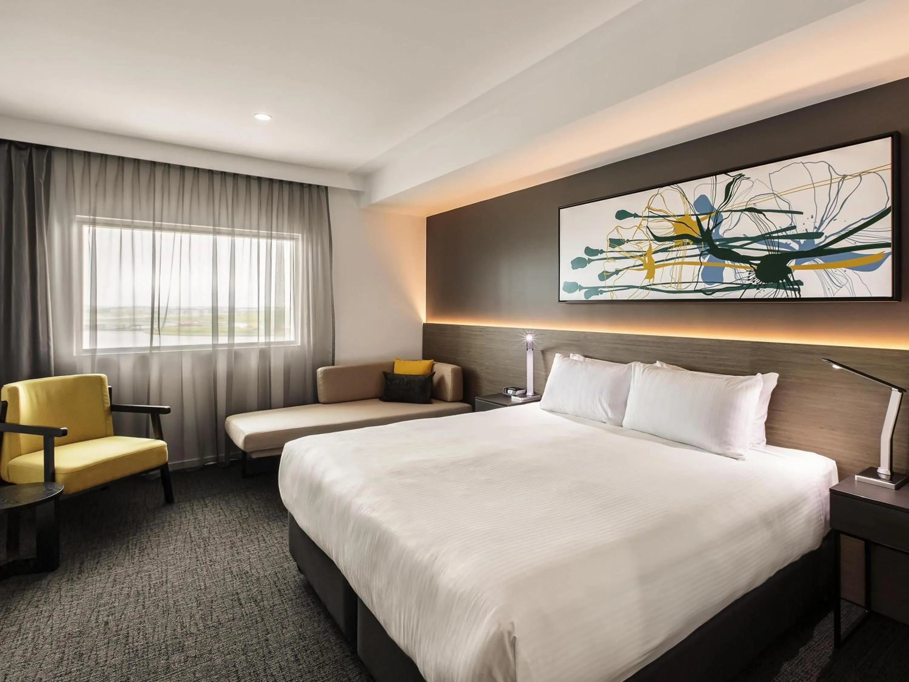 Bedroom, Bed in Mercure Sunshine Coast Kawana Waters