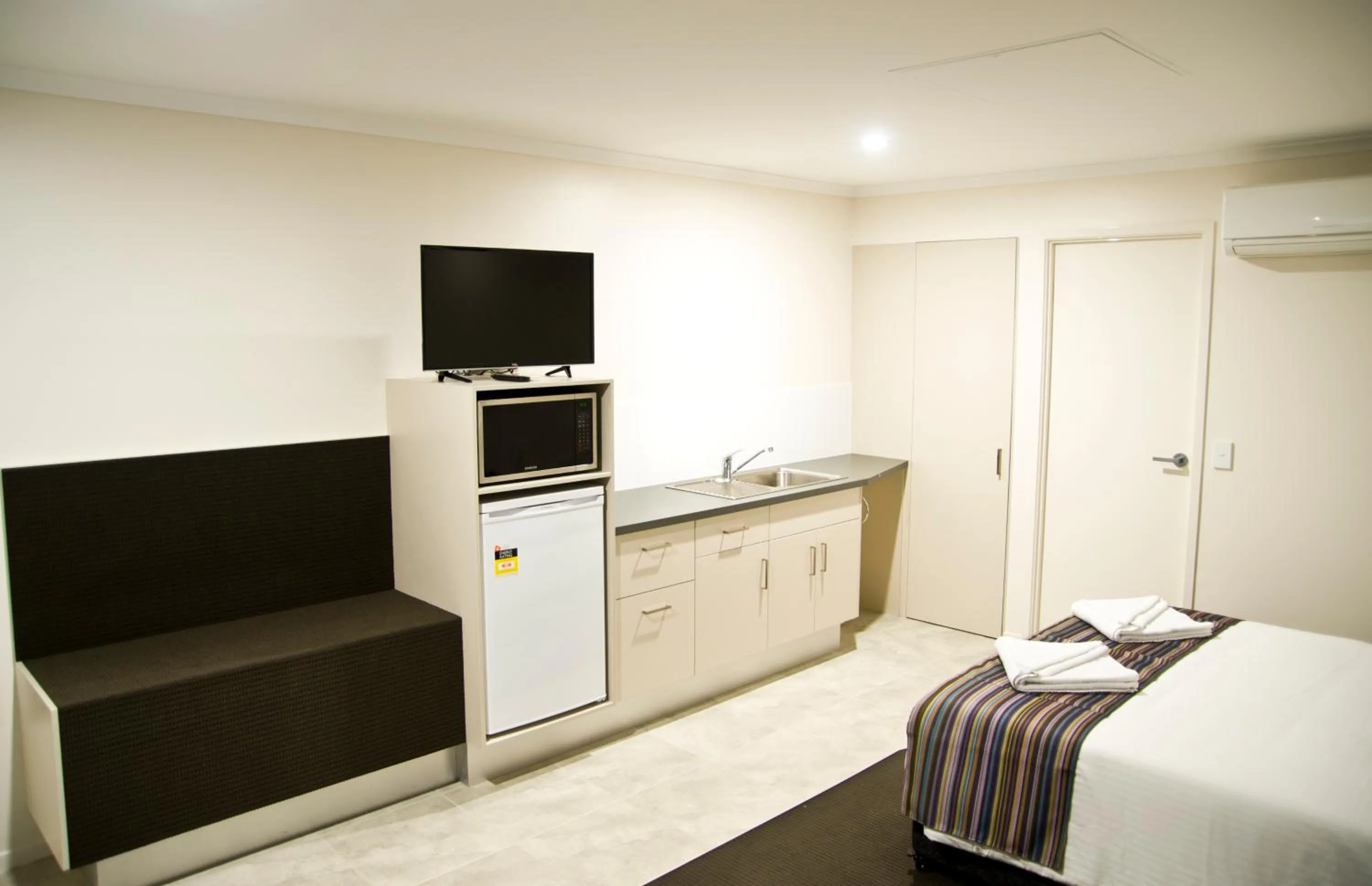 Coffee/tea facilities, Bed in Roma Central Motel