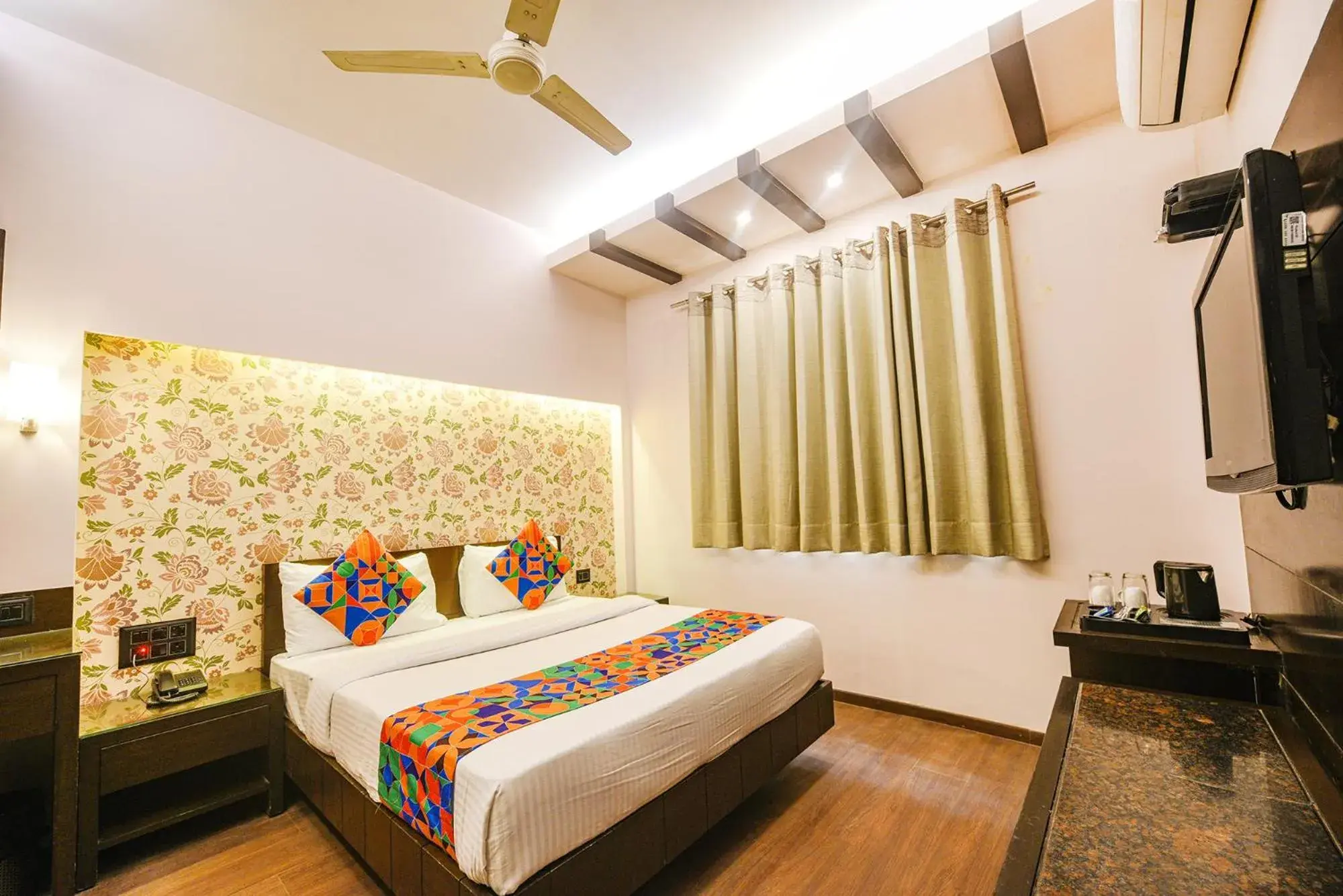 (Sanitized) Deluxe Room - single occupancy in FabHotel Aashraye (Sanitized) Deluxe Room - single occupancy in FabHotel Aashraye