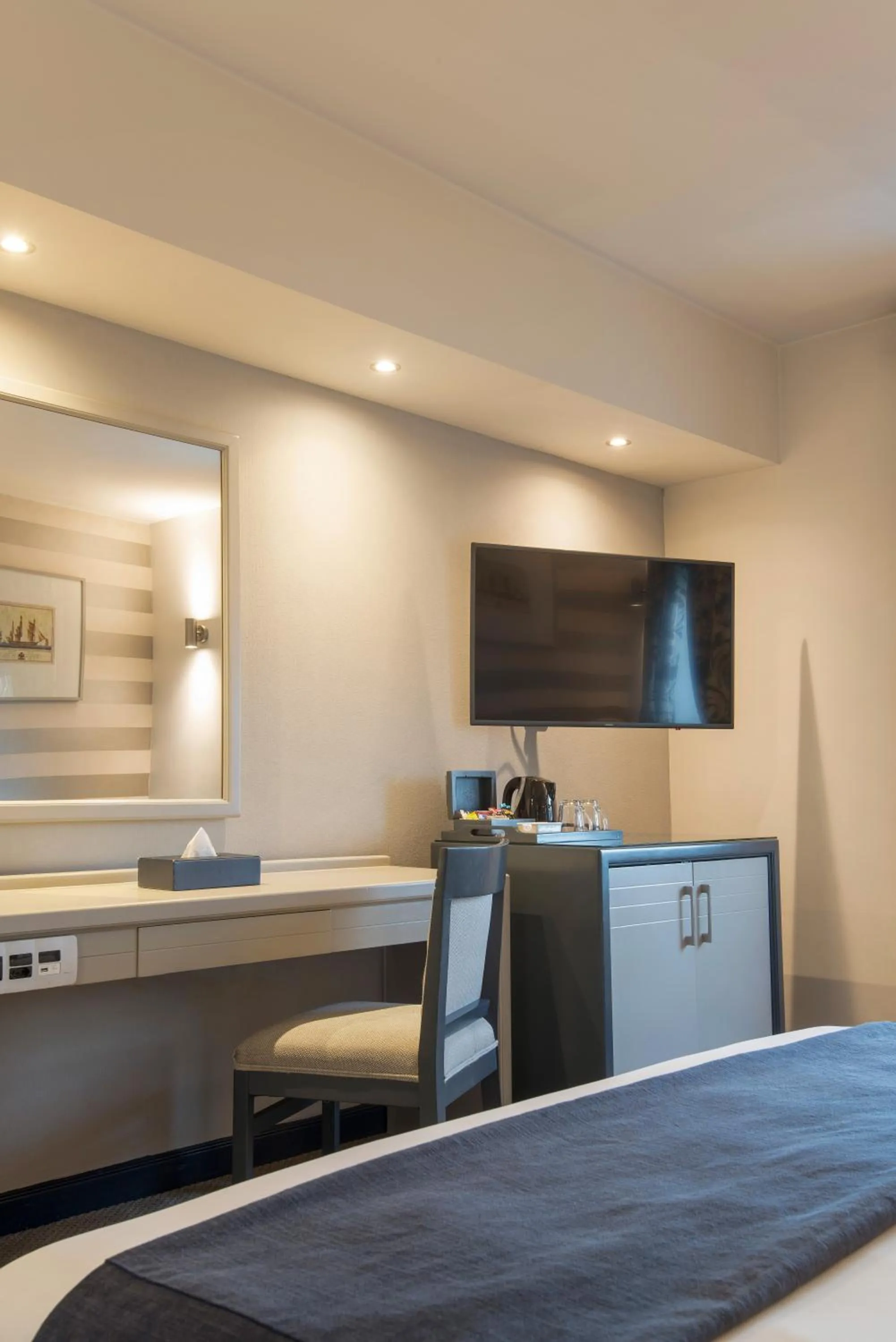 Bedroom, Bed in The Portswood Hotel