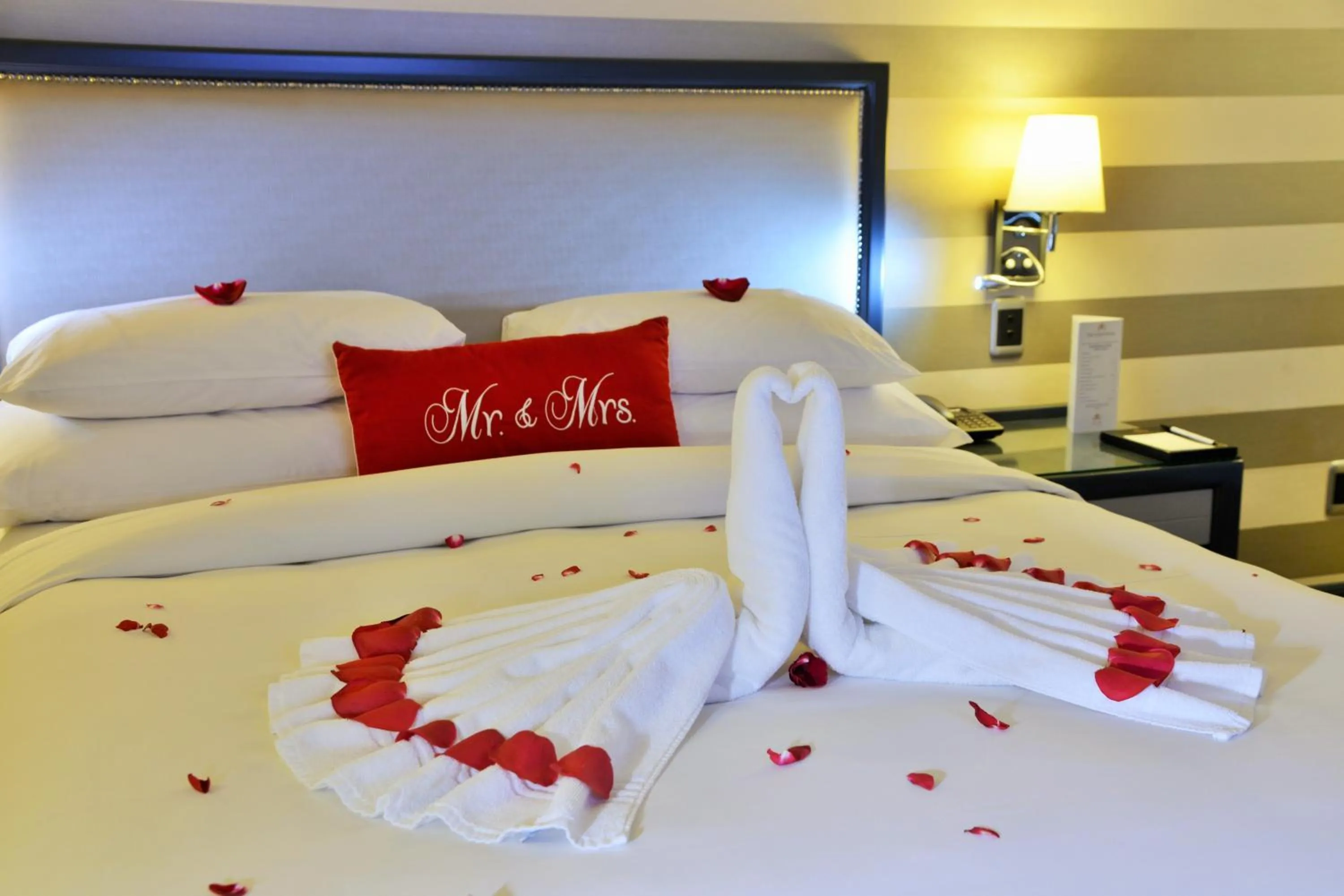 Standard Queen Room with Shower  in The Portswood Hotel