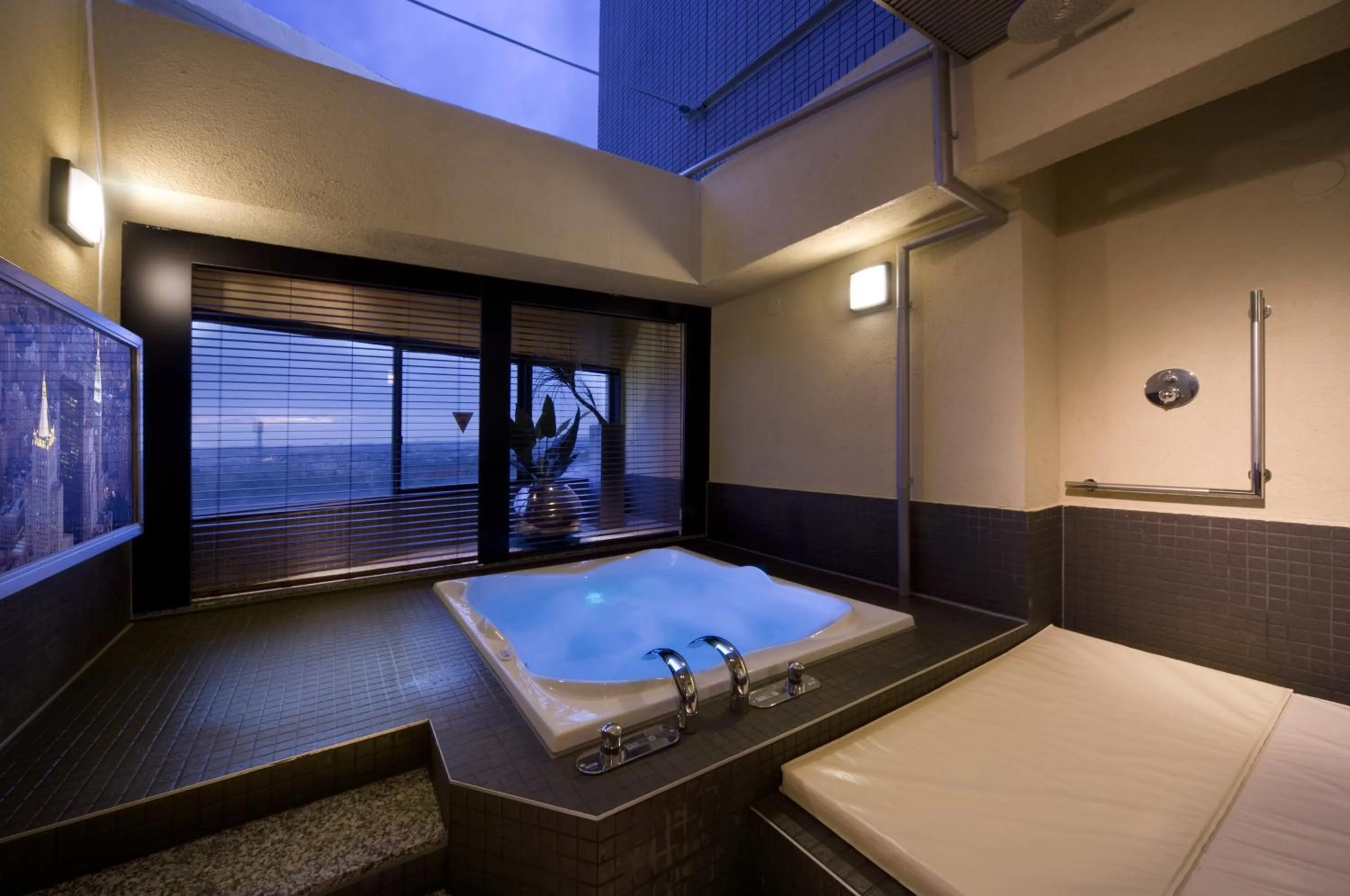 Bathroom, Bed in HOTEL & SPA ISLAND (Adult Only)