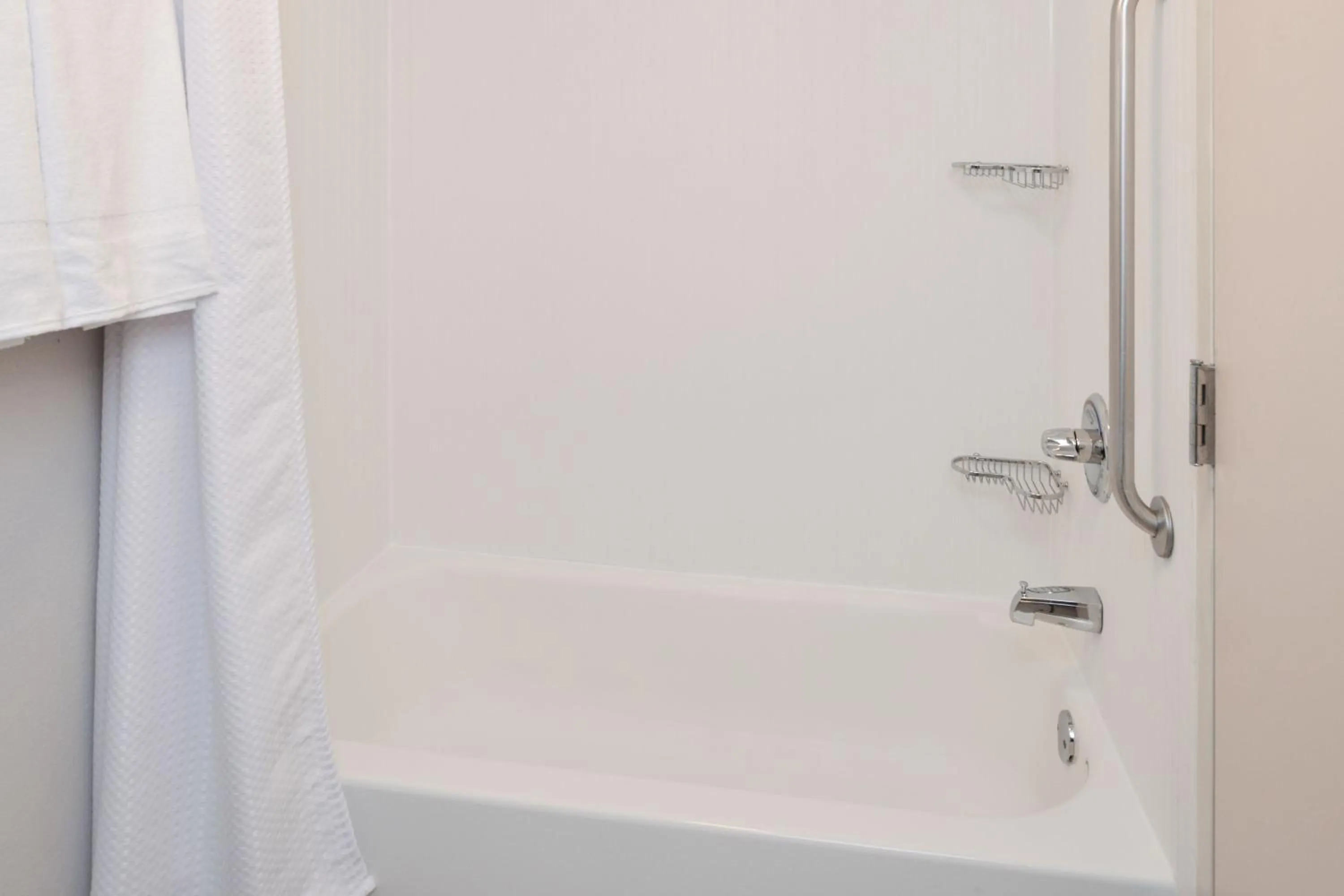 Bathroom in Courtyard by Marriott Columbus Grove City