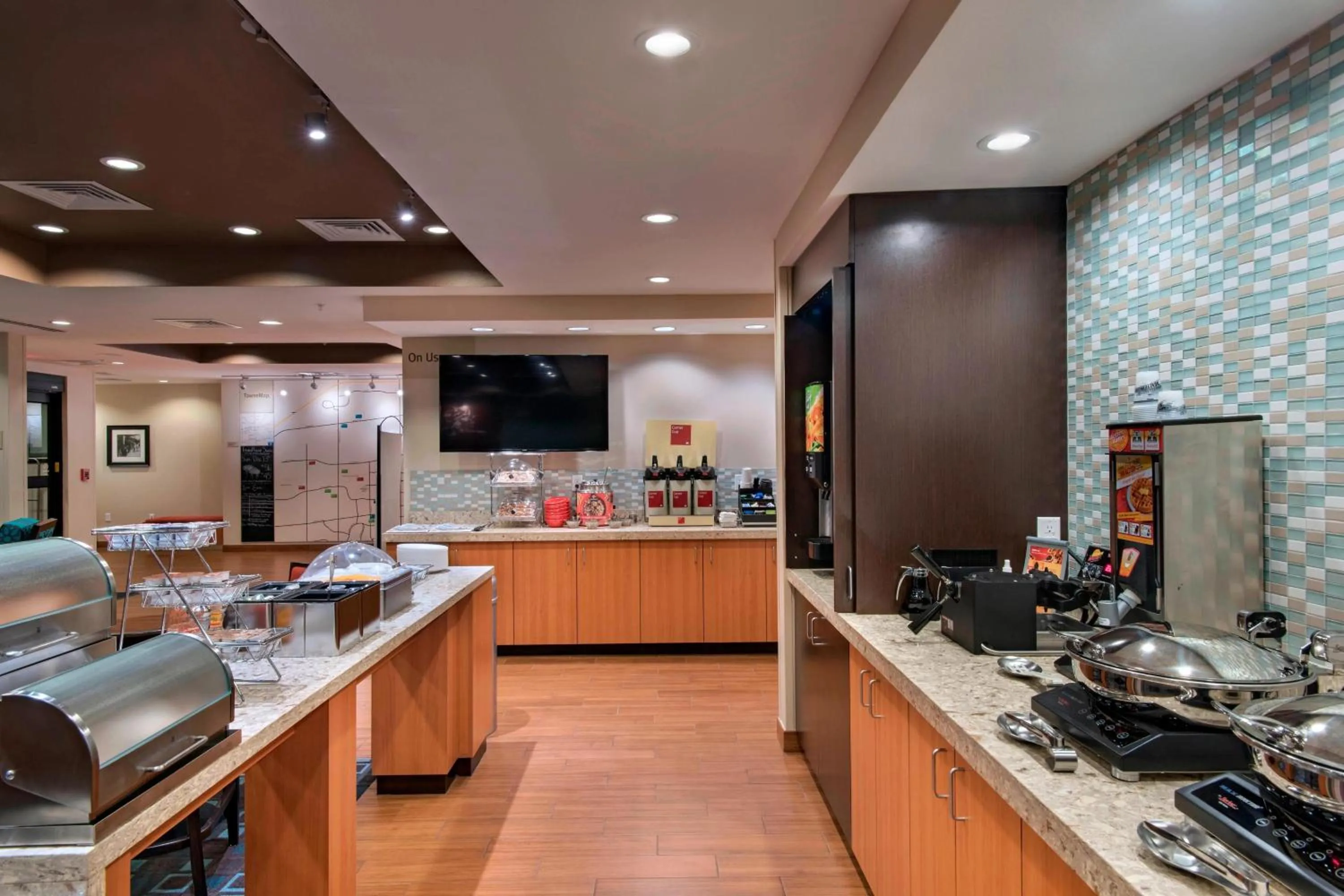 Breakfast in TownePlace Suites by Marriott Des Moines West/Jordan Creek