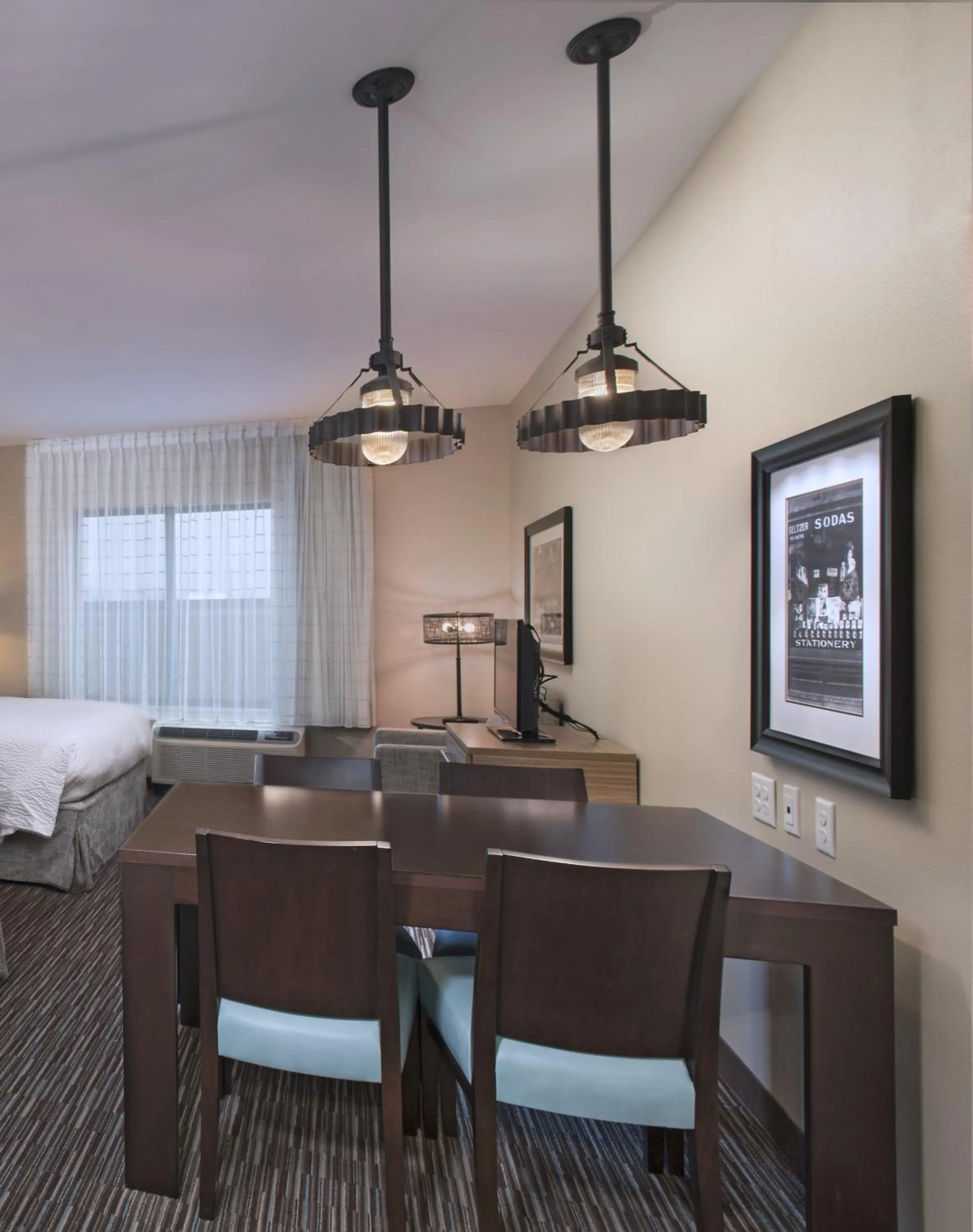 Dining area in TownePlace Suites by Marriott Des Moines West/Jordan Creek