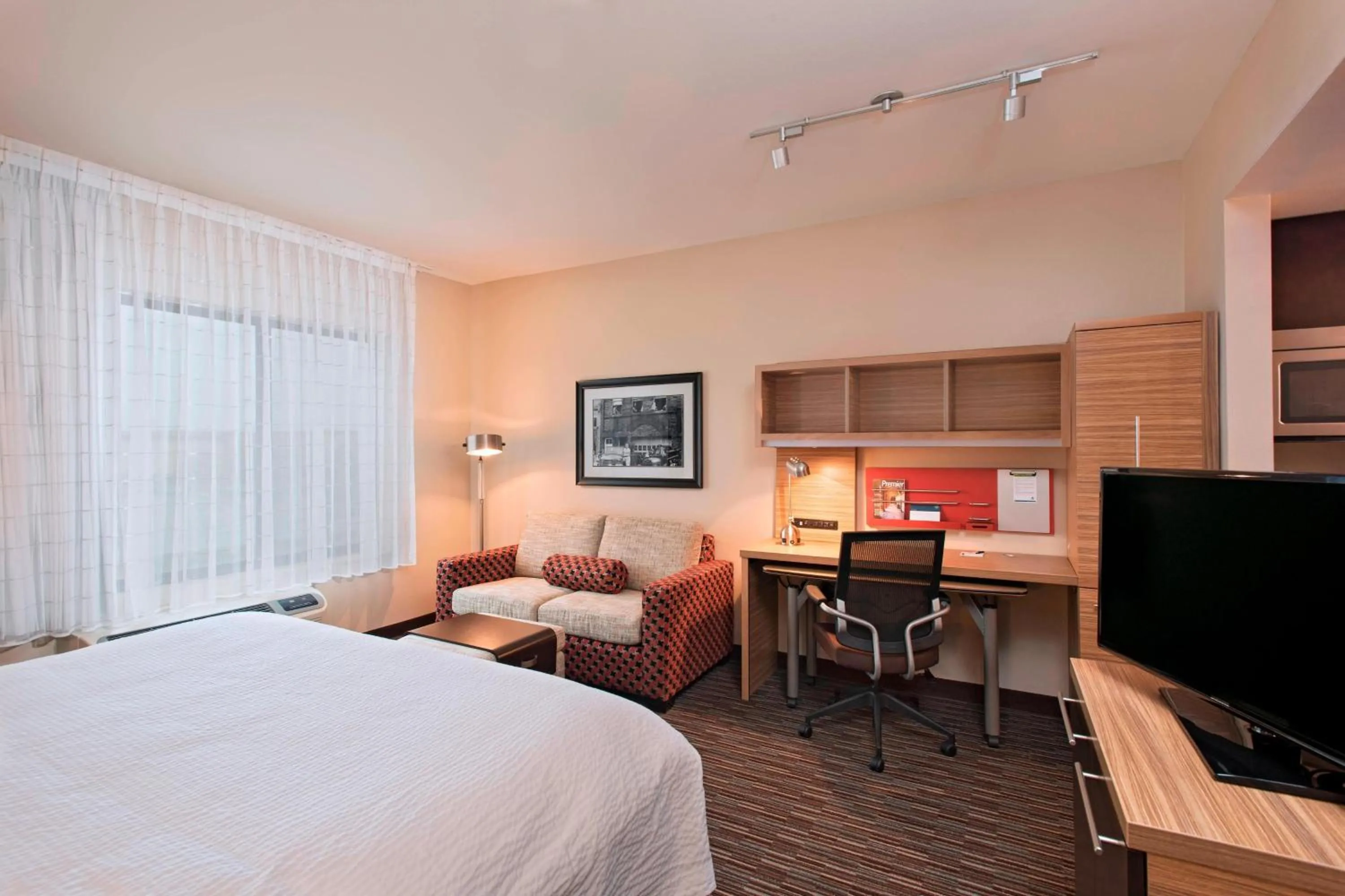Photo of the whole room, Bed in TownePlace Suites by Marriott Des Moines West/Jordan Creek