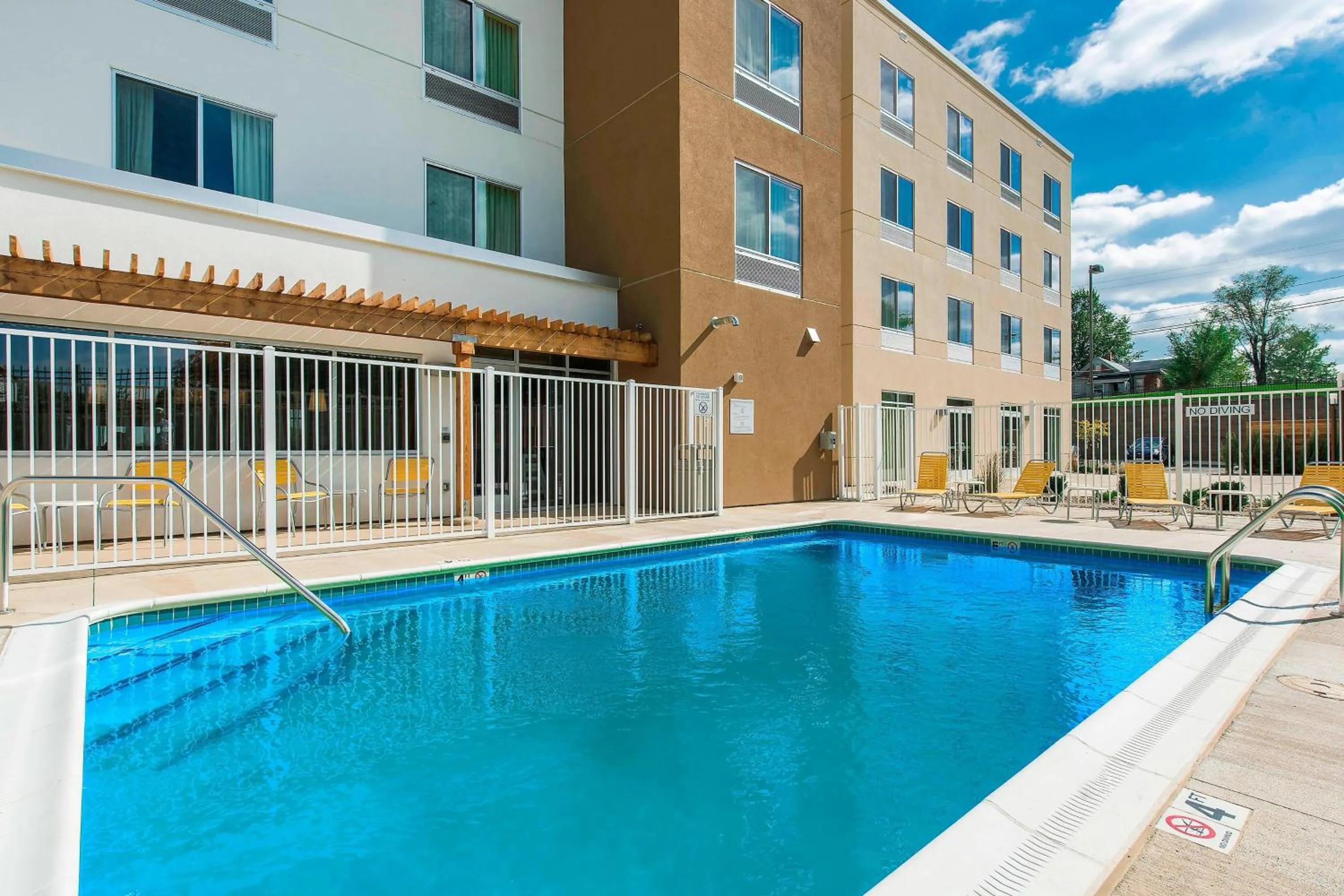 Swimming pool in Fairfield Inn & Suites by Marriott Leavenworth