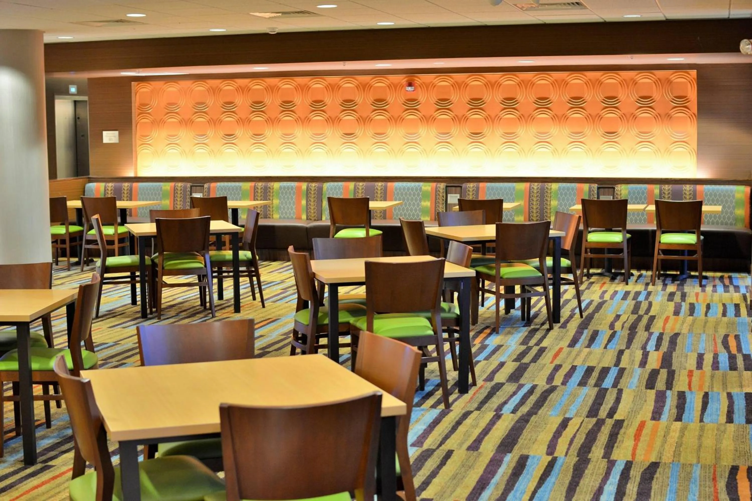 Restaurant/places to eat in Fairfield Inn & Suites by Marriott Omaha Northwest