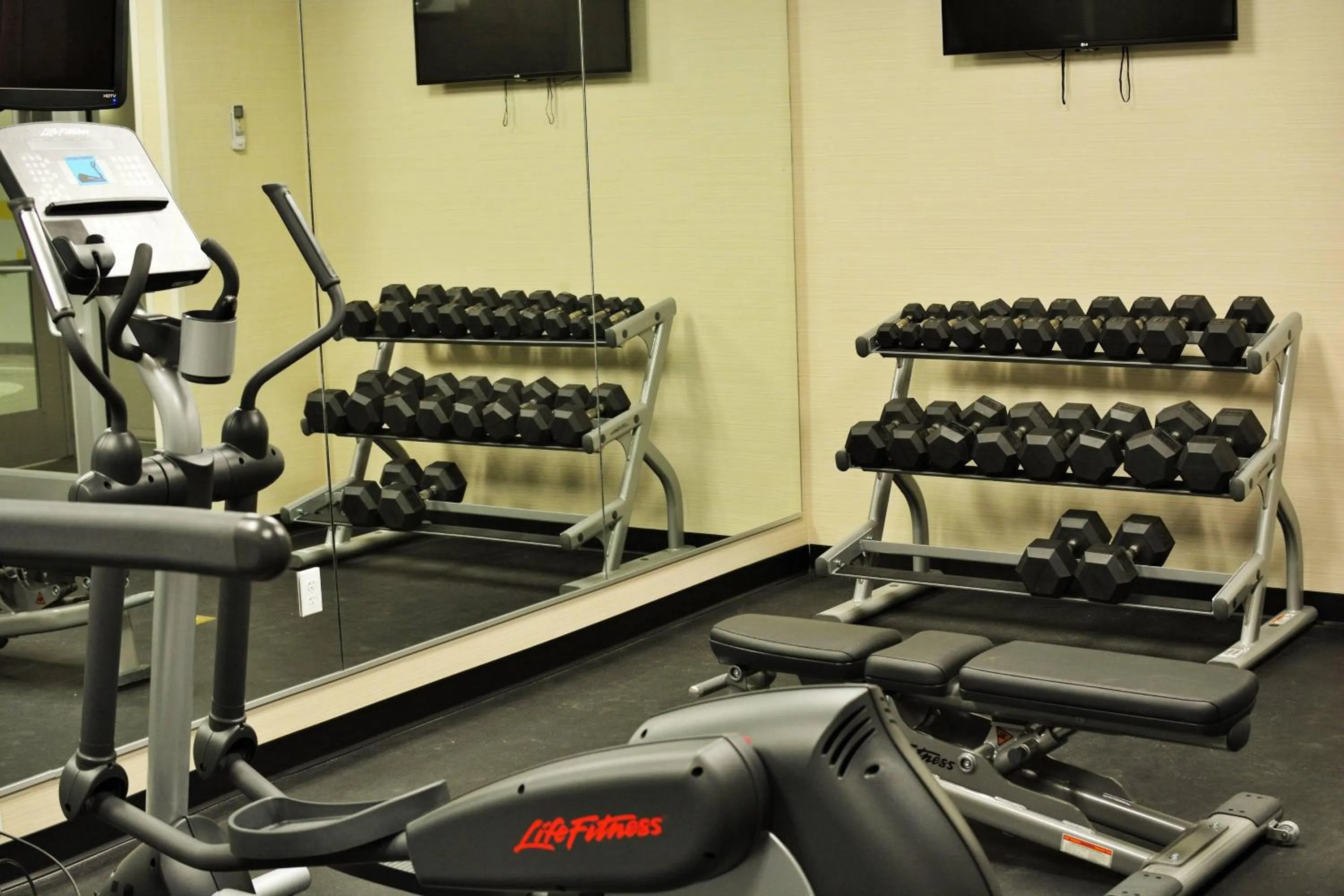 Fitness centre/facilities in Fairfield Inn & Suites by Marriott Omaha Northwest