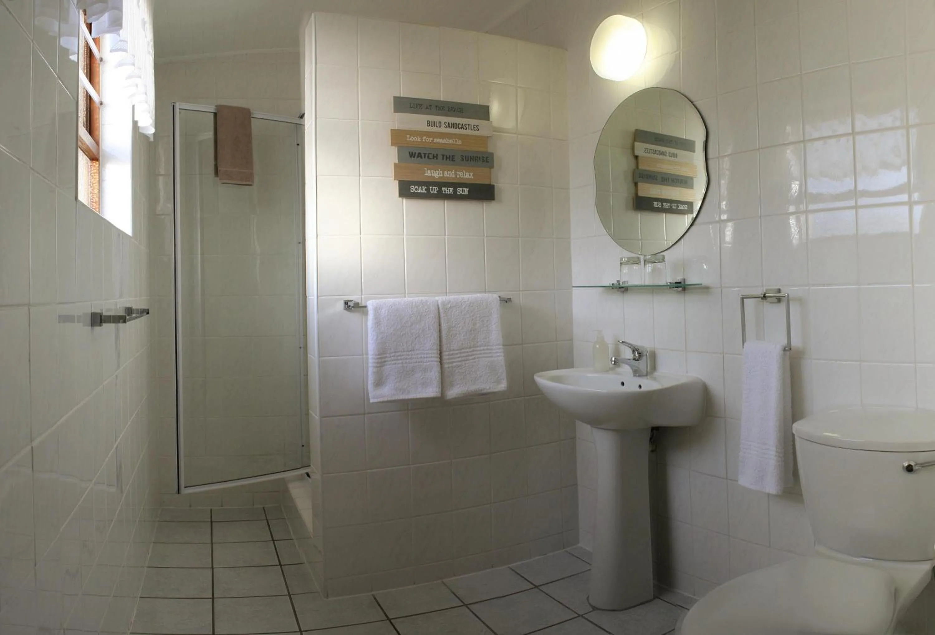 Shower in Avenues Guesthouse