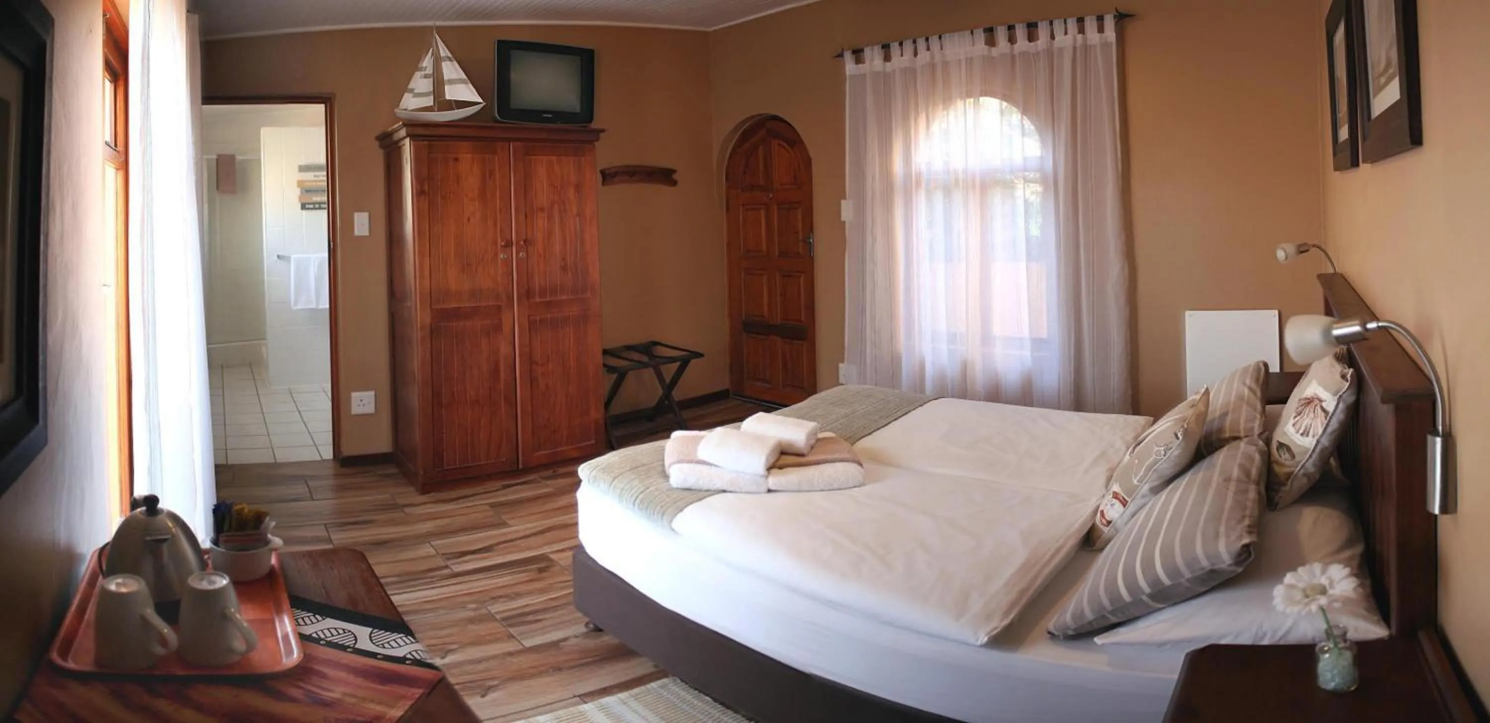 TV and multimedia, Bed in Avenues Guesthouse