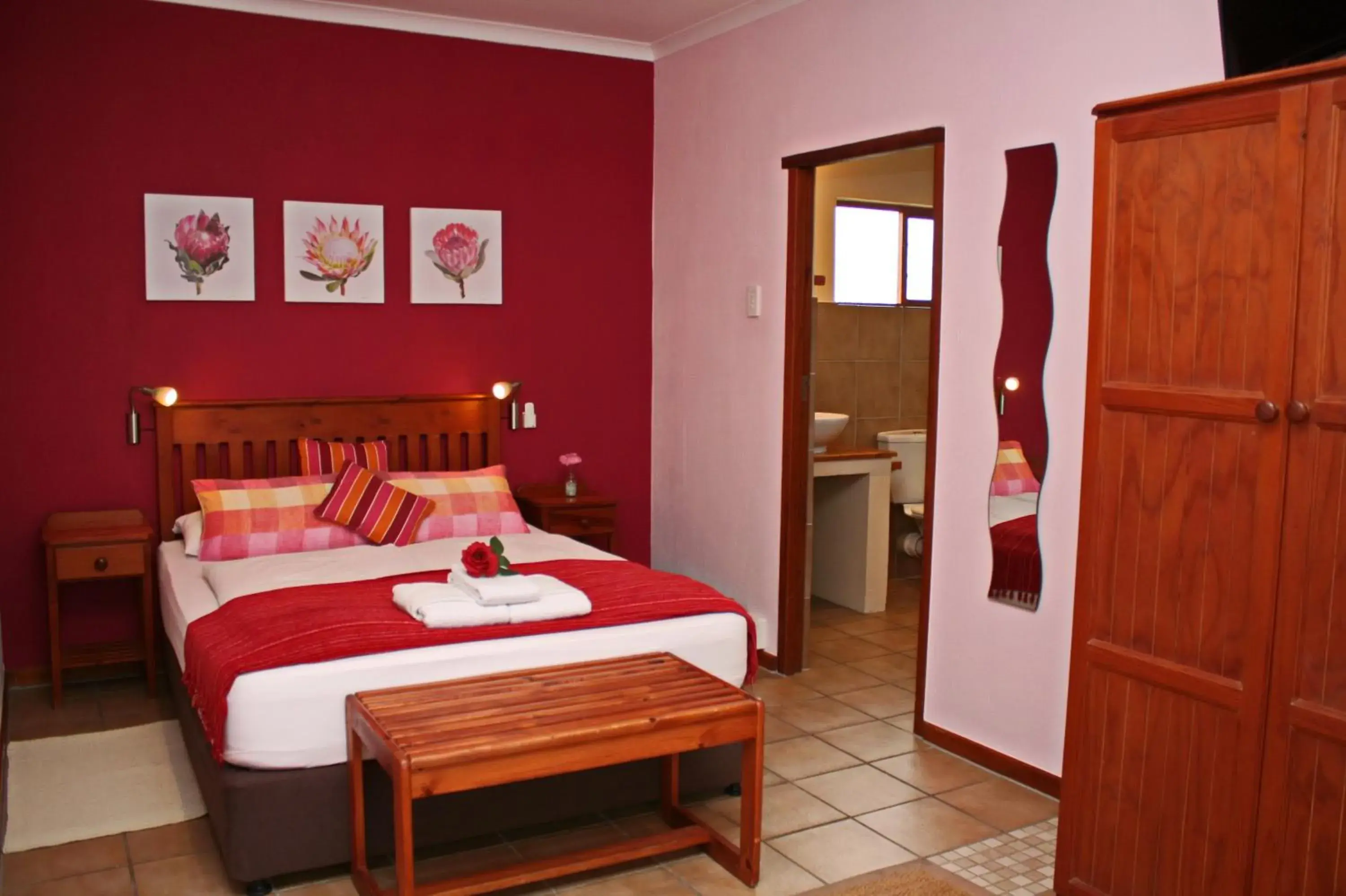 Queen Room in Avenues Guesthouse Queen Room in Avenues Guesthouse