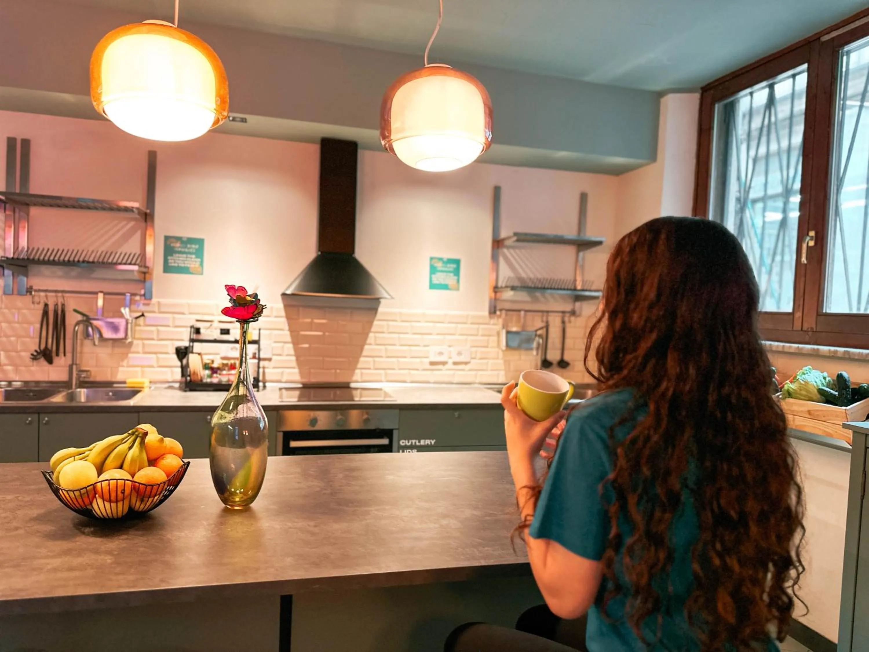 Communal kitchen in Ostello Bello Milano Duomo