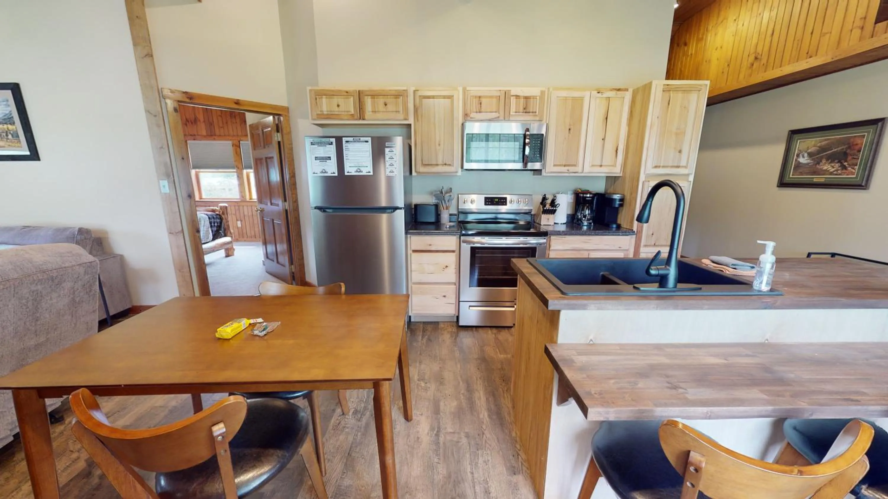 Kitchen or kitchenette in Rough Cut Lodge