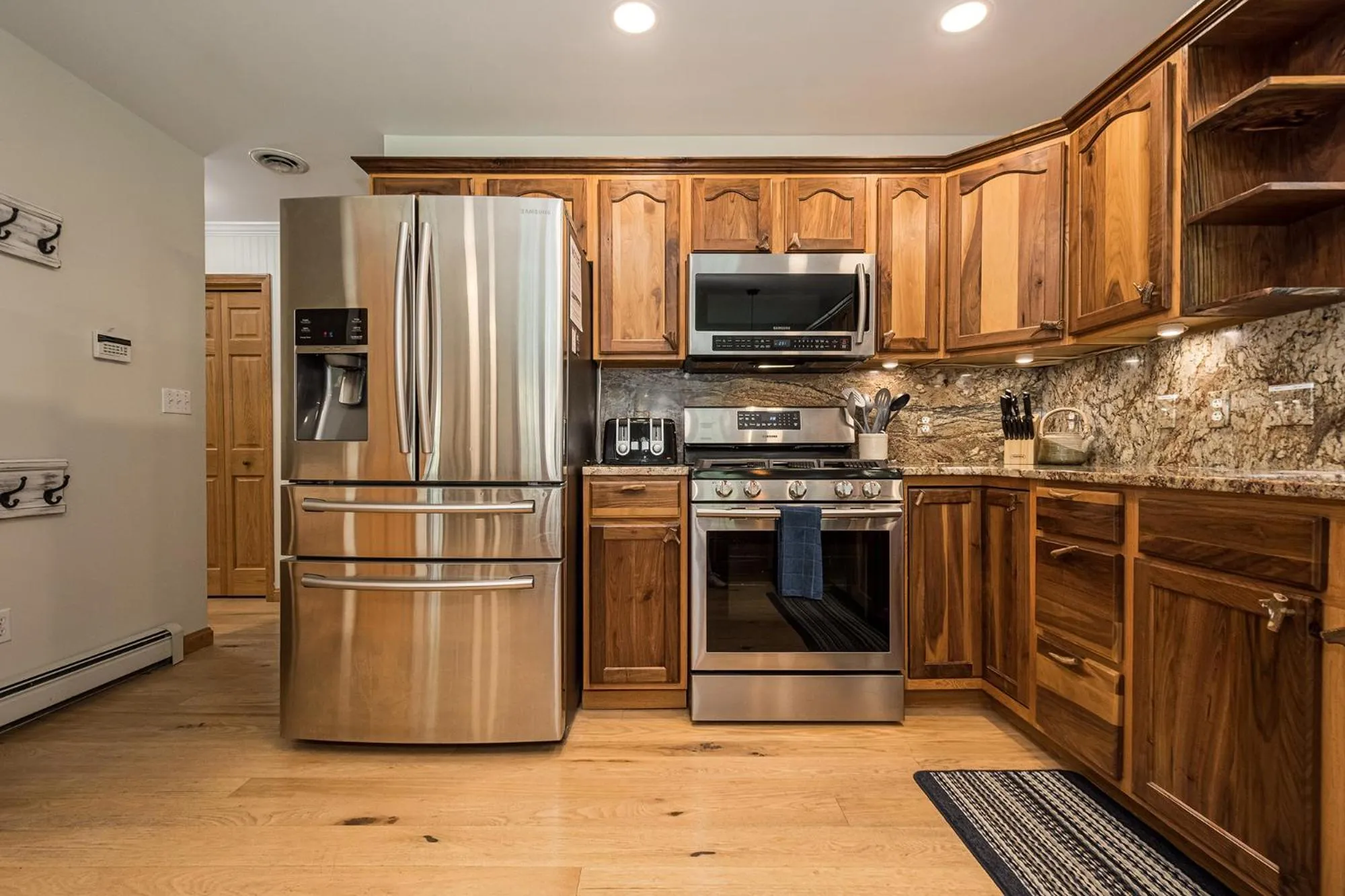 Kitchen or kitchenette in Rough Cut Lodge