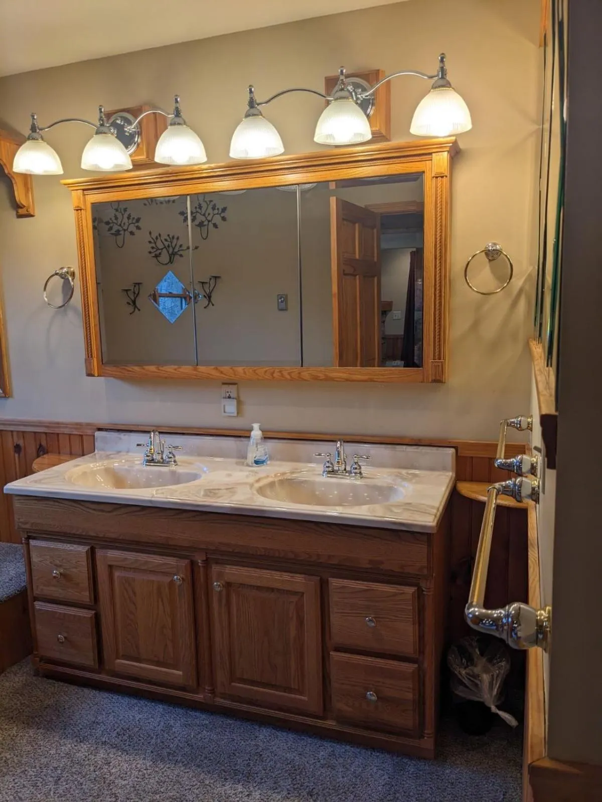 Bathroom in Rough Cut Lodge