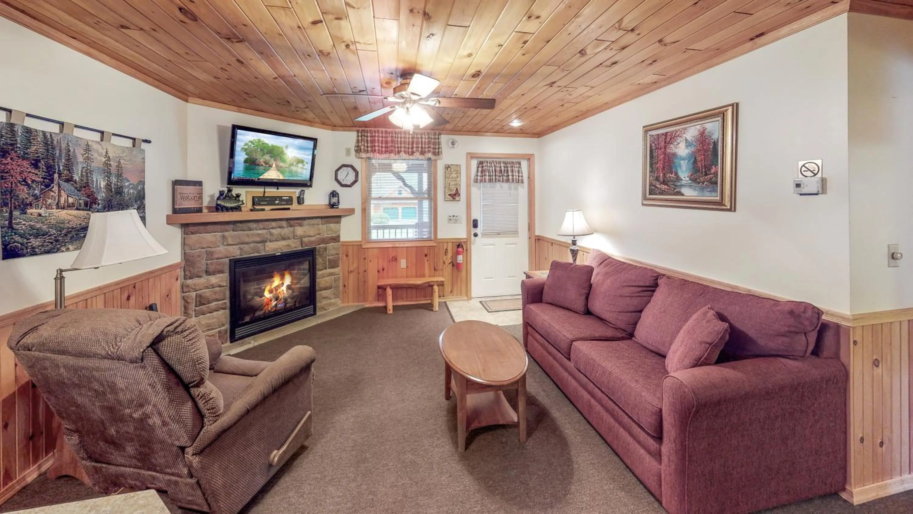 Living room in Rough Cut Lodge