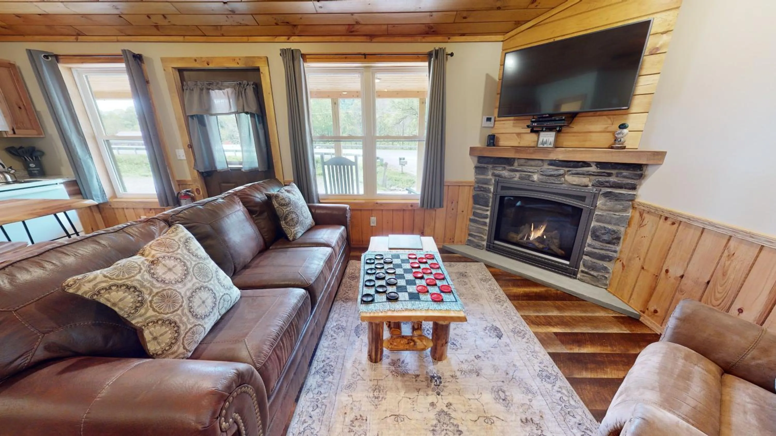 TV and multimedia in Rough Cut Lodge