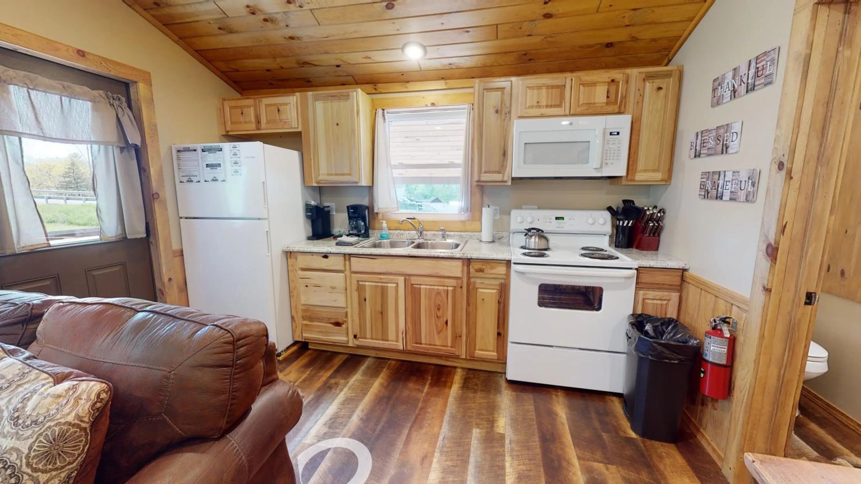 Coffee/tea facilities in Rough Cut Lodge