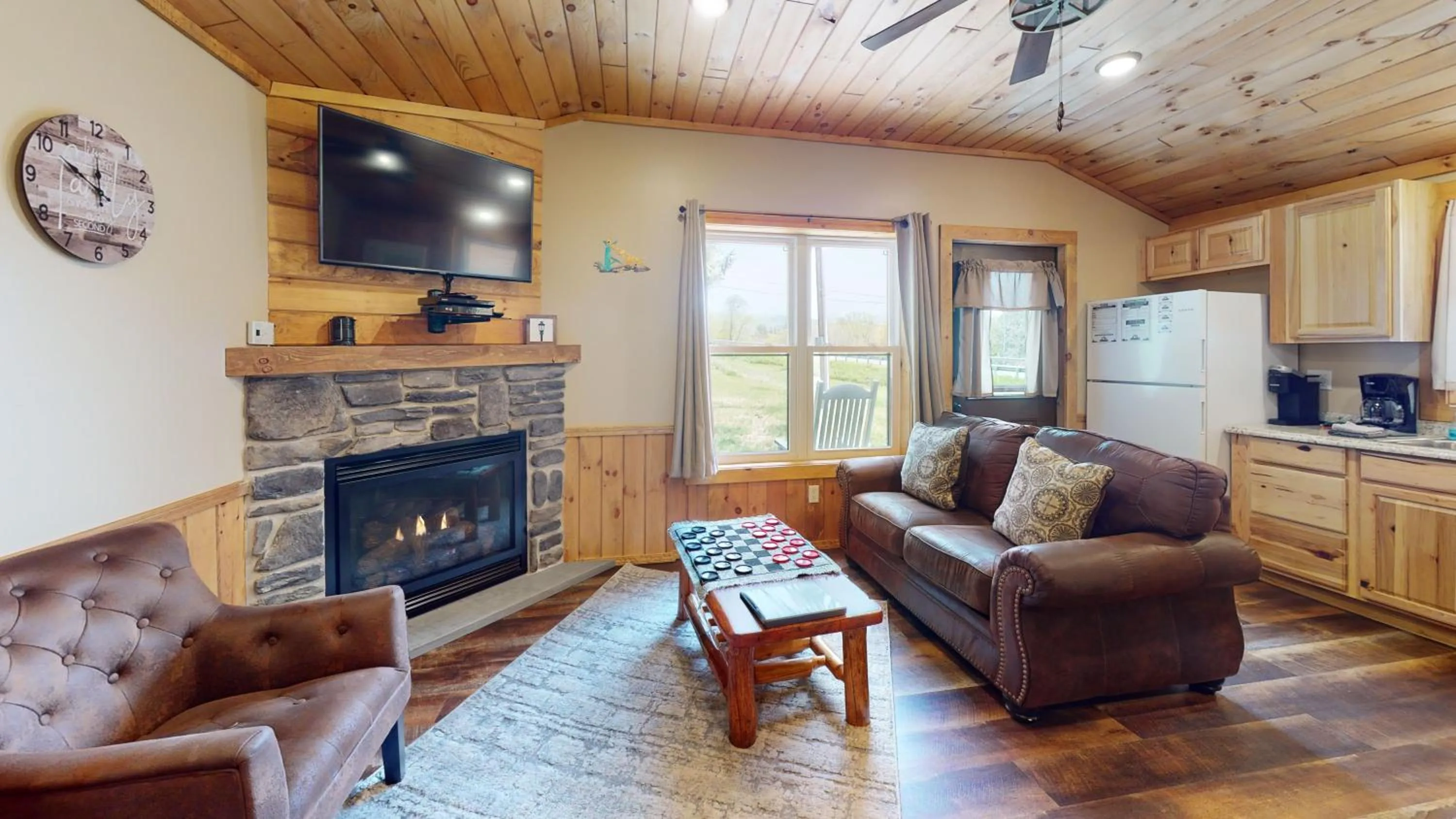 TV and multimedia in Rough Cut Lodge