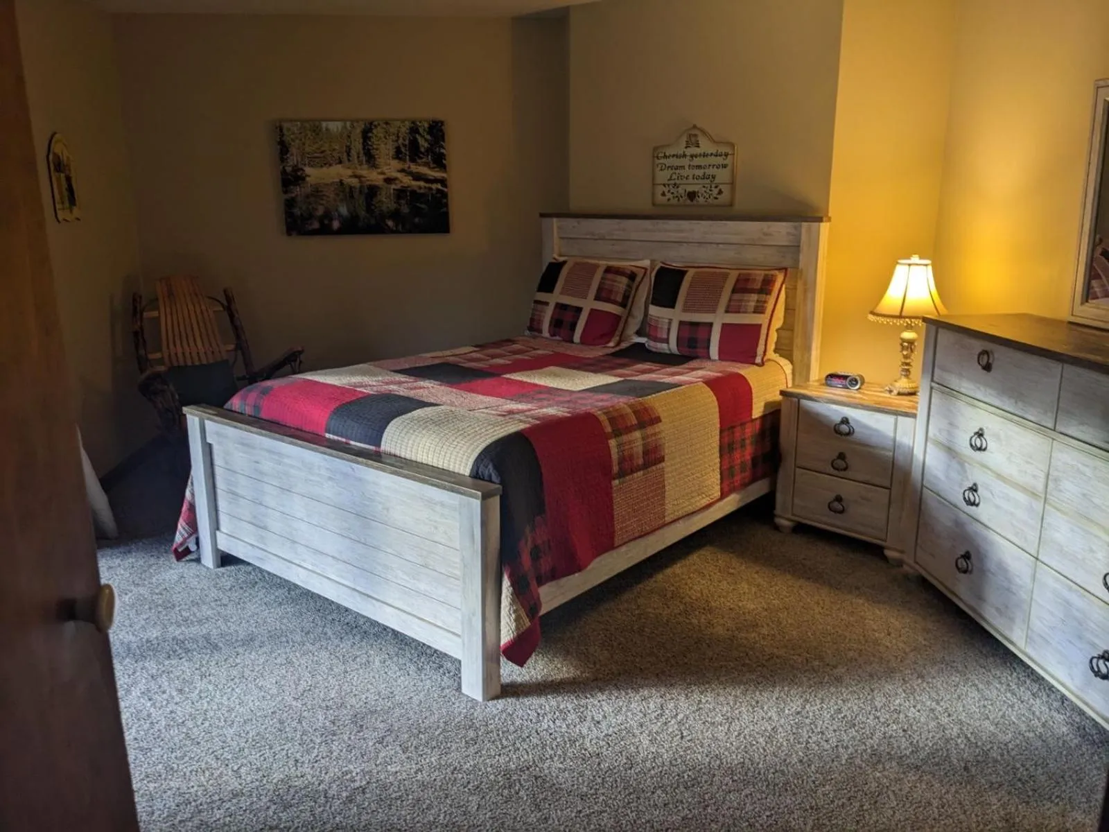 Bedroom, Bed in Rough Cut Lodge