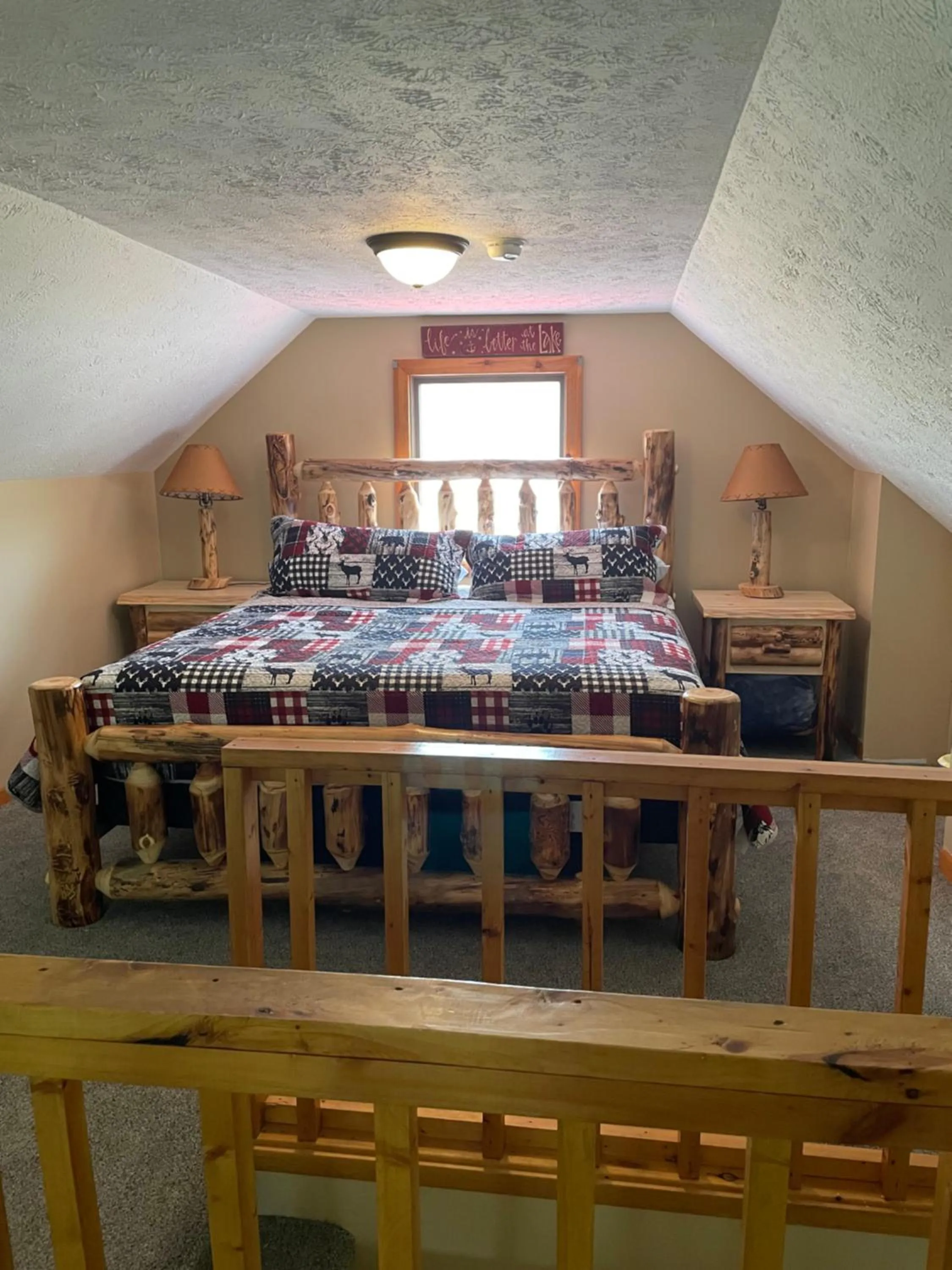 Bedroom, Bed in Rough Cut Lodge