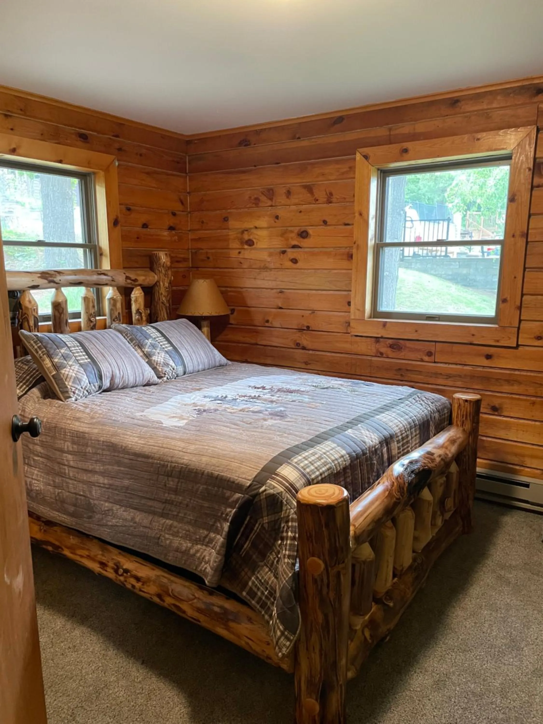 Bedroom, Bed in Rough Cut Lodge