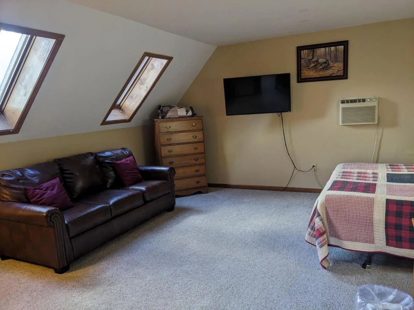 TV and multimedia, Bed in Rough Cut Lodge