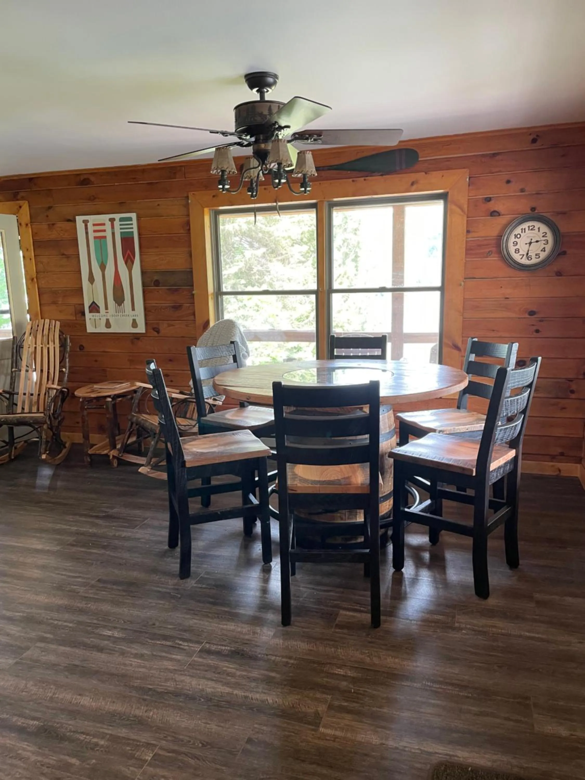 Dining area in Rough Cut Lodge