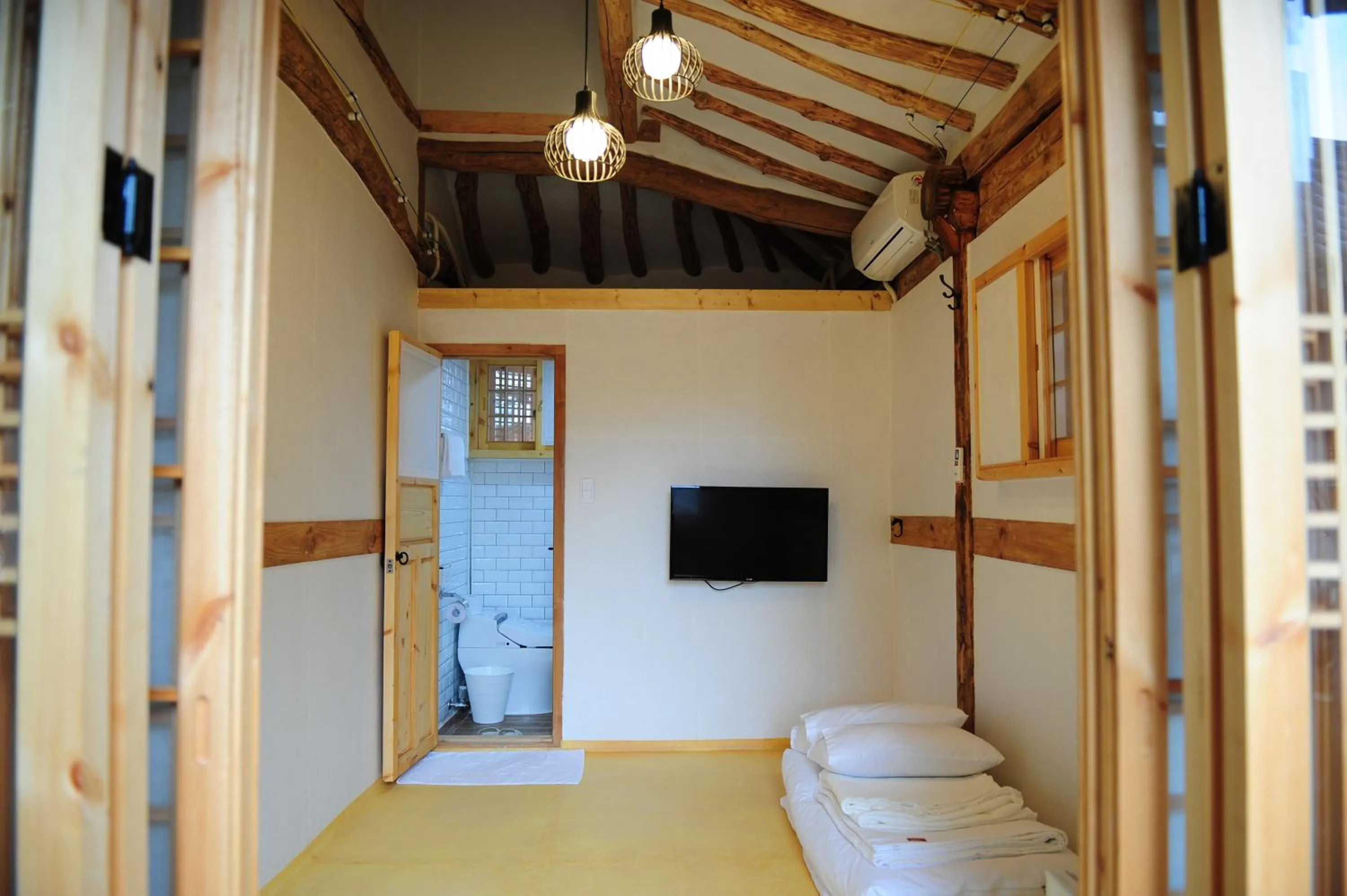 Photo of the whole room, Bed in GaEunChae