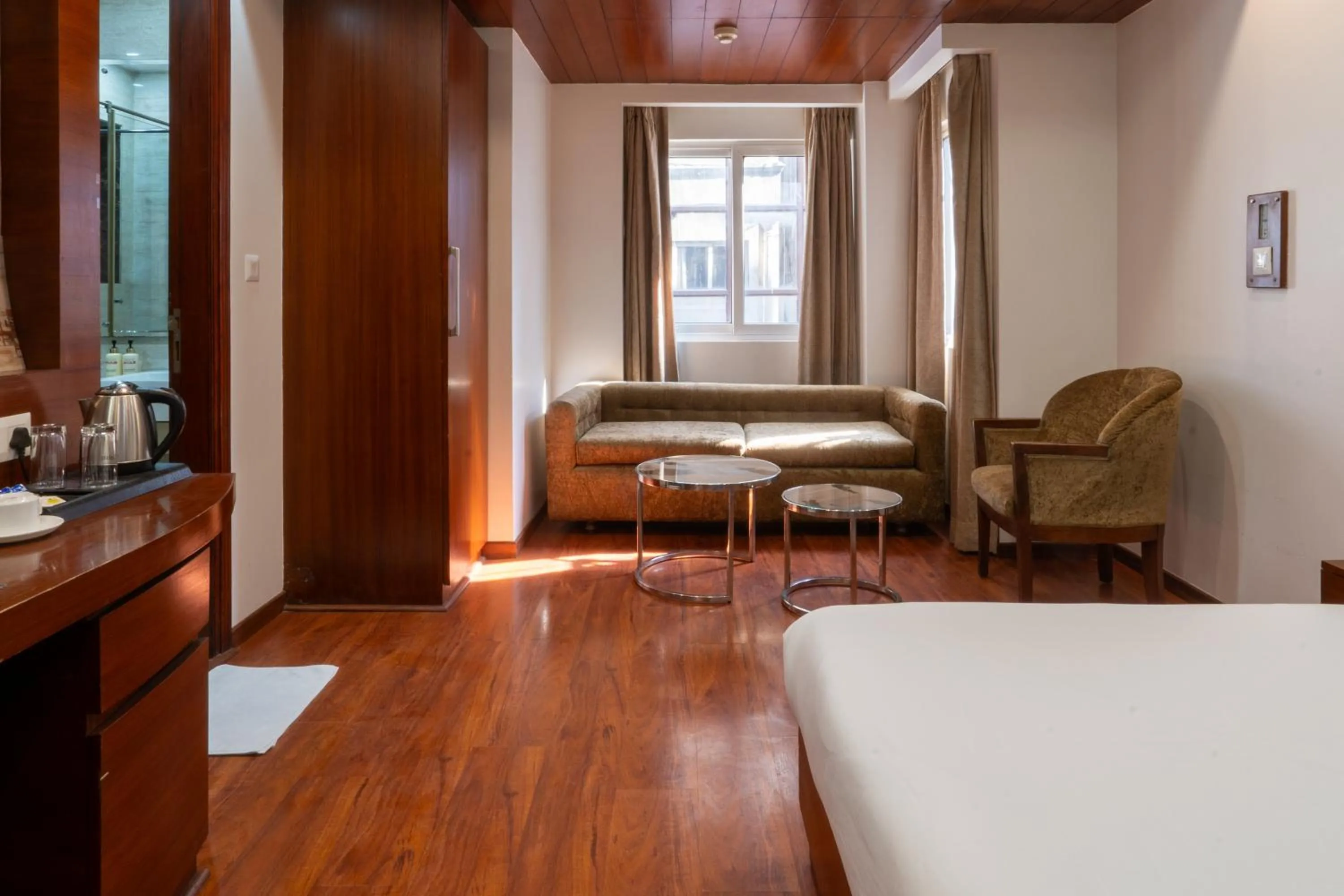 Seating area, Bed in Grand FFOUR near Nehru Place, Delhi