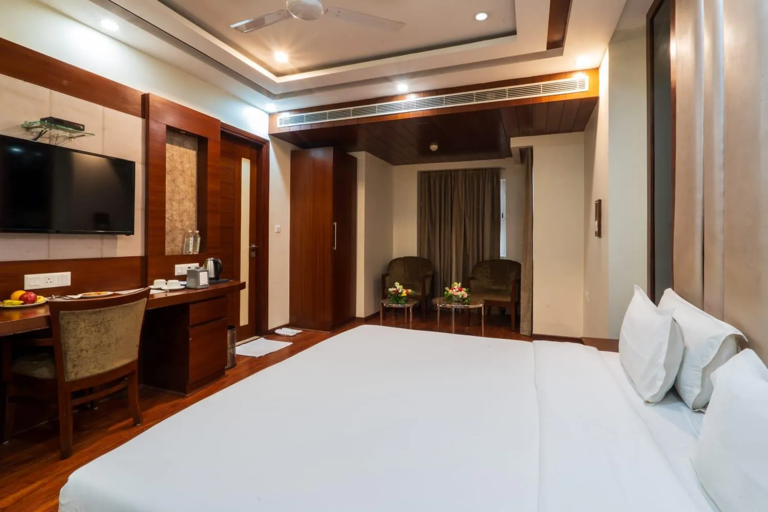 Photo of the whole room, Bed in Grand FFOUR near Nehru Place, Delhi