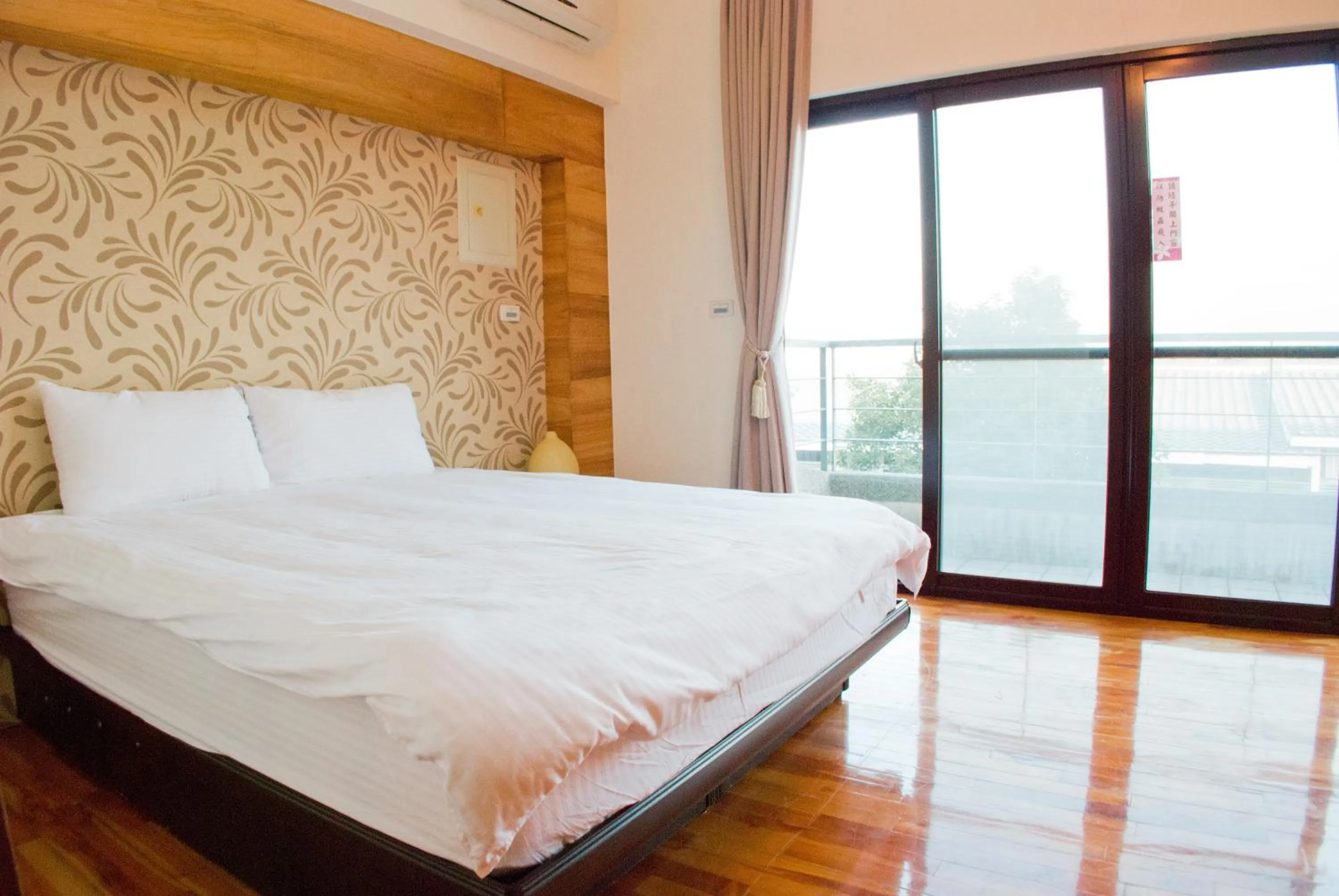 Photo of the whole room, Bed in Sanyi Happiness B&B