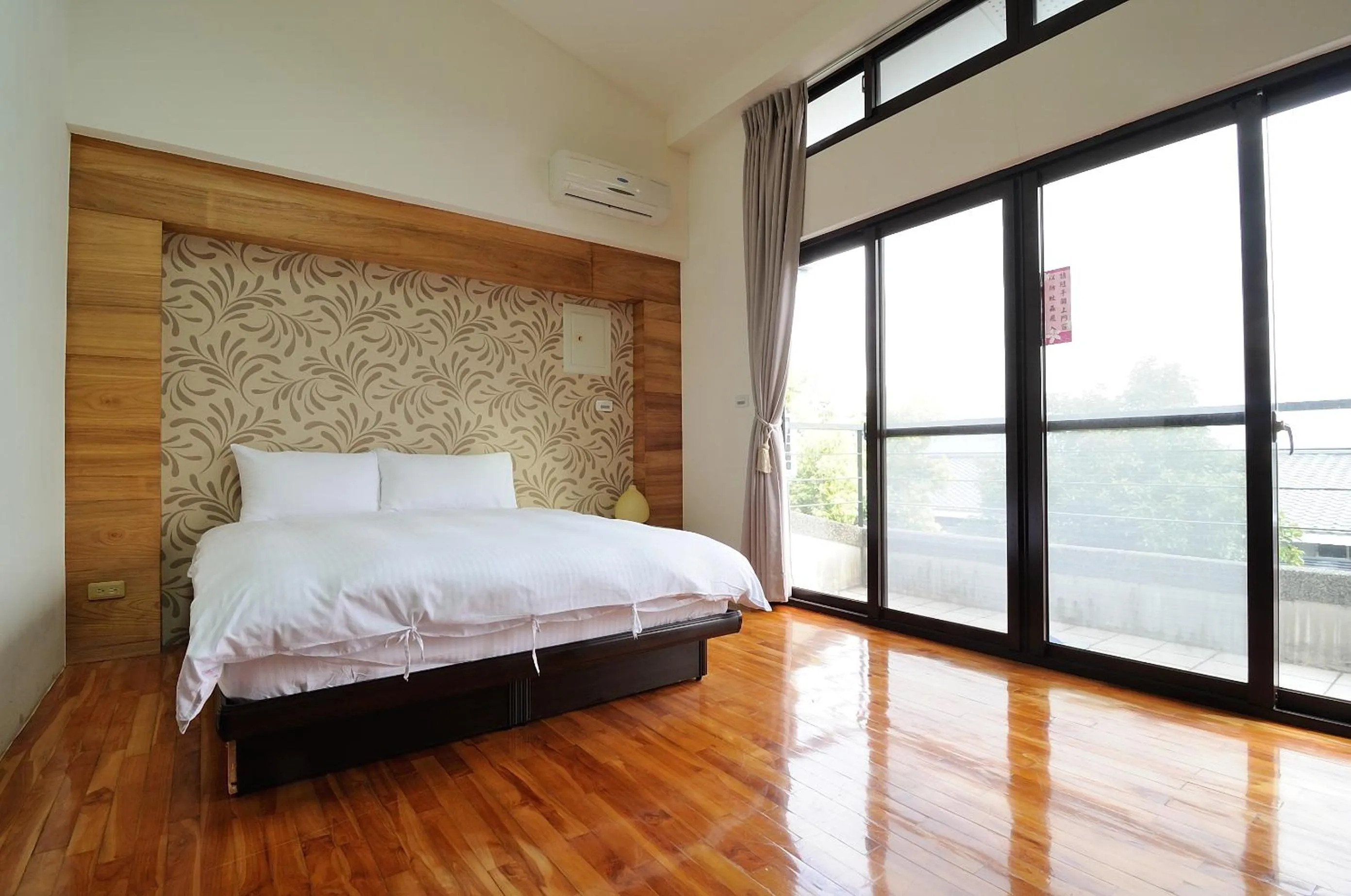 Photo of the whole room, Bed in Sanyi Happiness B&B