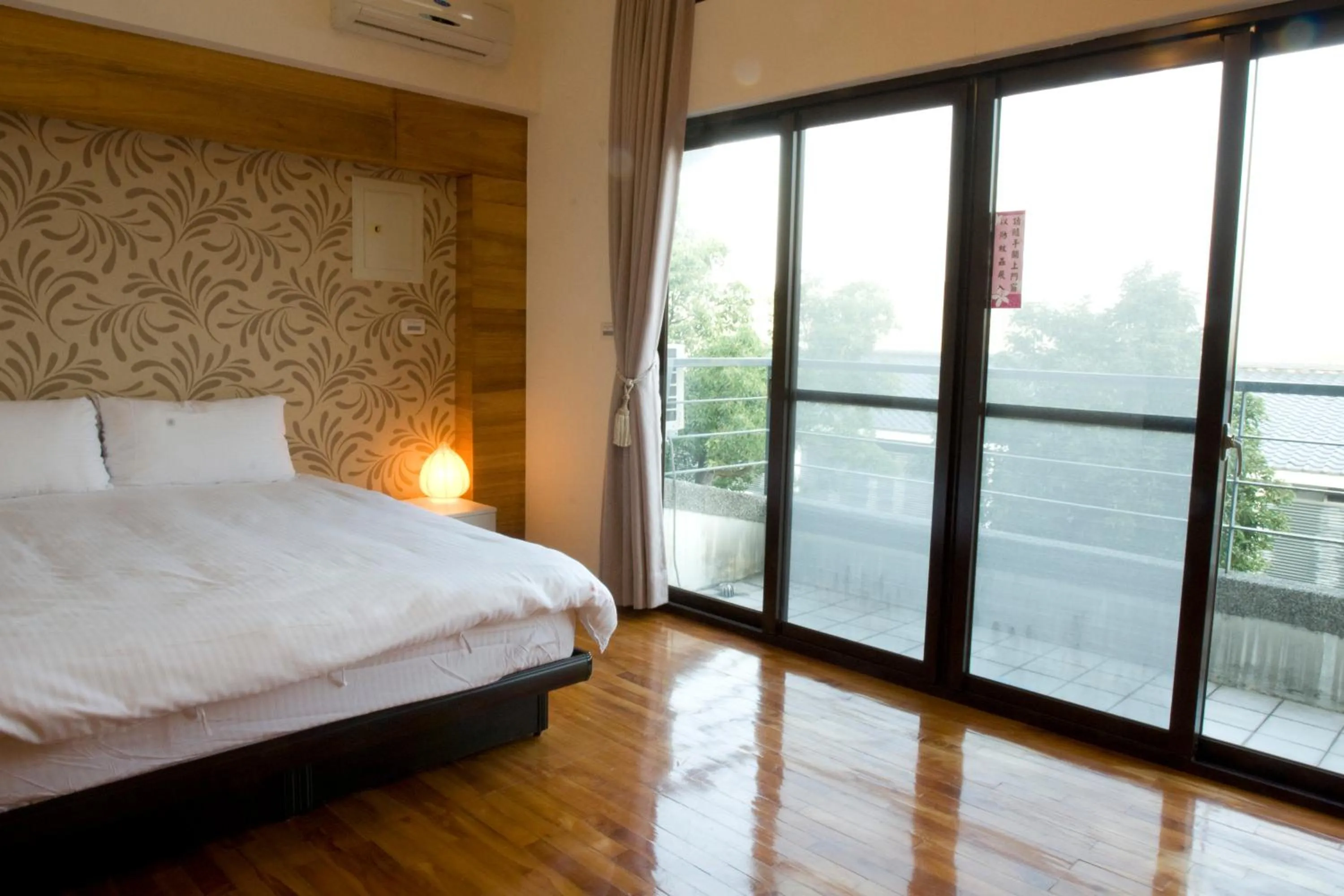 Photo of the whole room, Bed in Sanyi Happiness B&B