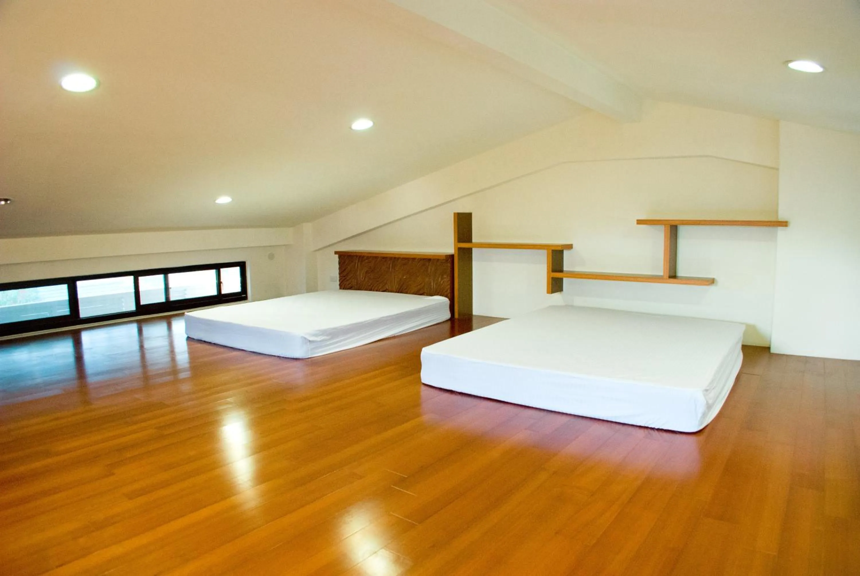 Photo of the whole room, Bed in Sanyi Happiness B&B