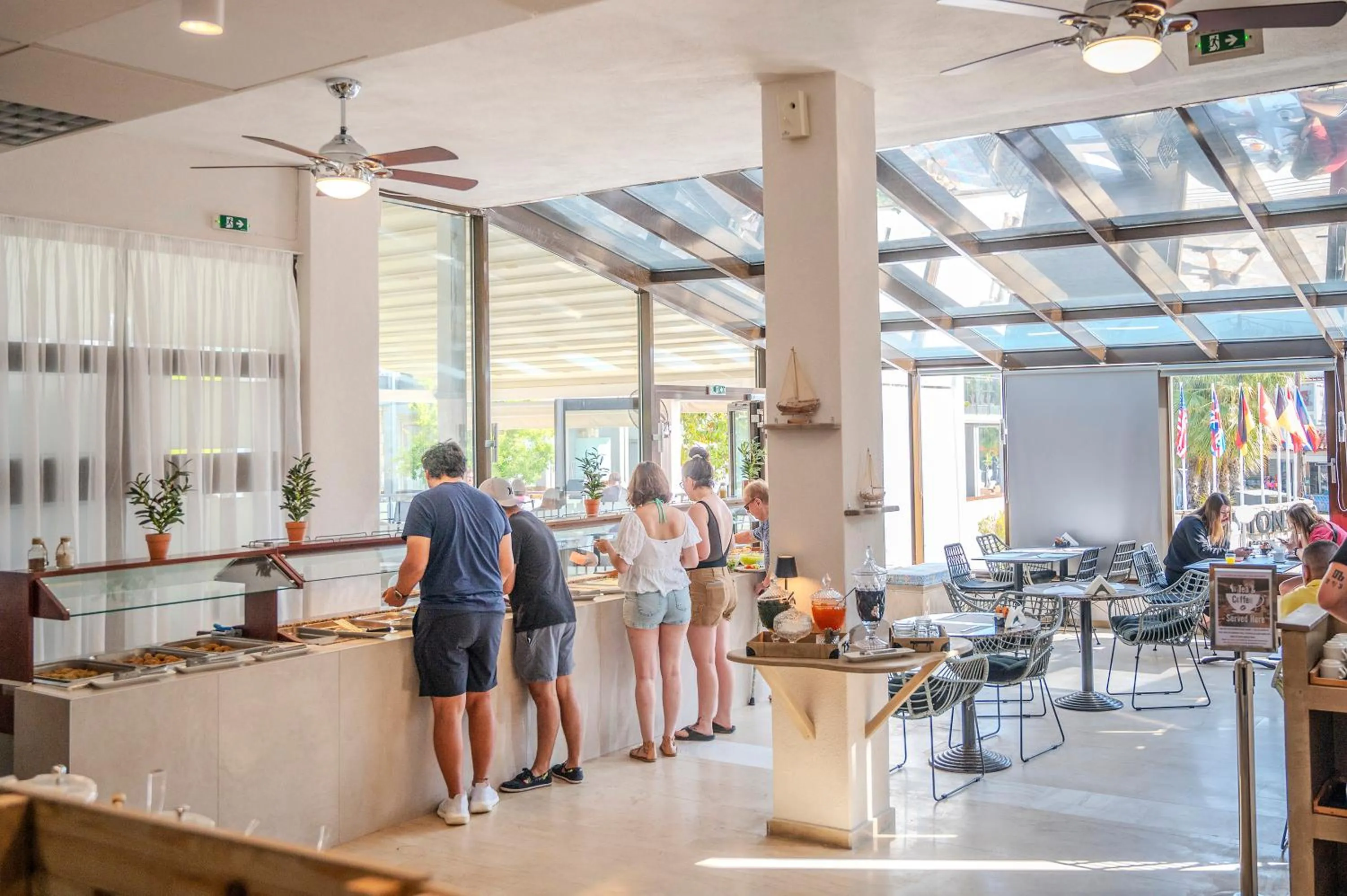 Restaurant/places to eat in Dionysos Hotel & Suites